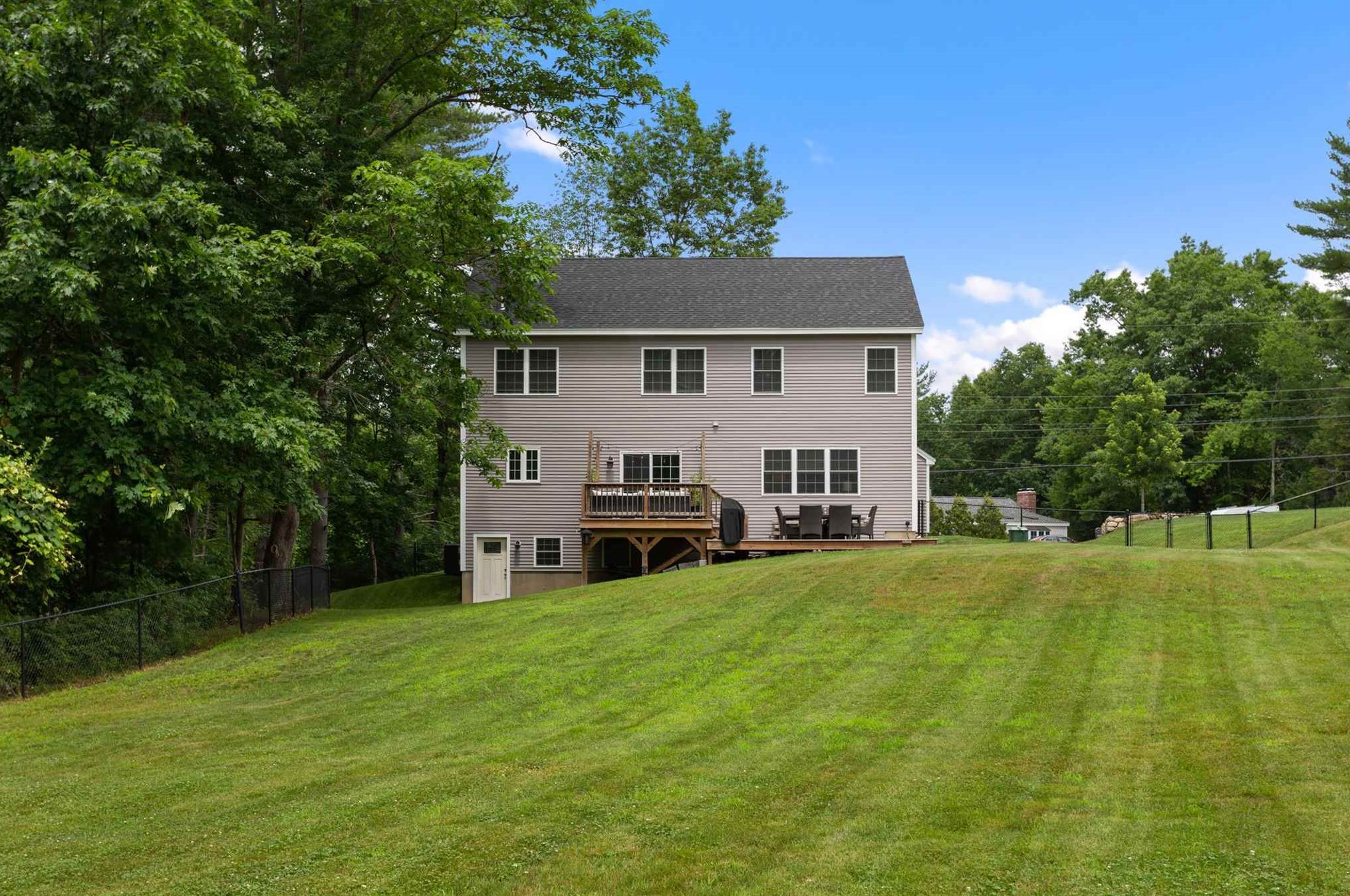 61 Litchfield, Londonderry, NH 03053