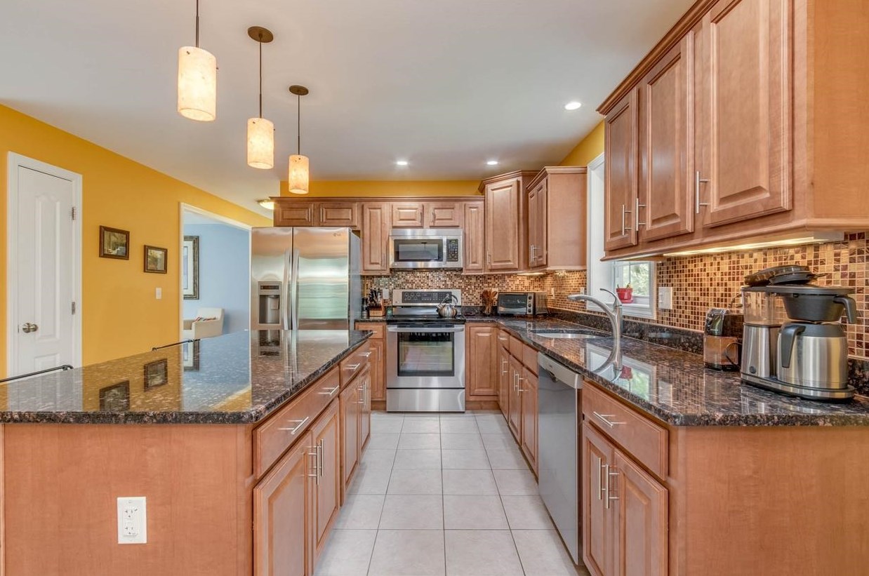 68 Lawrence Corner, Pelham, NH 03076