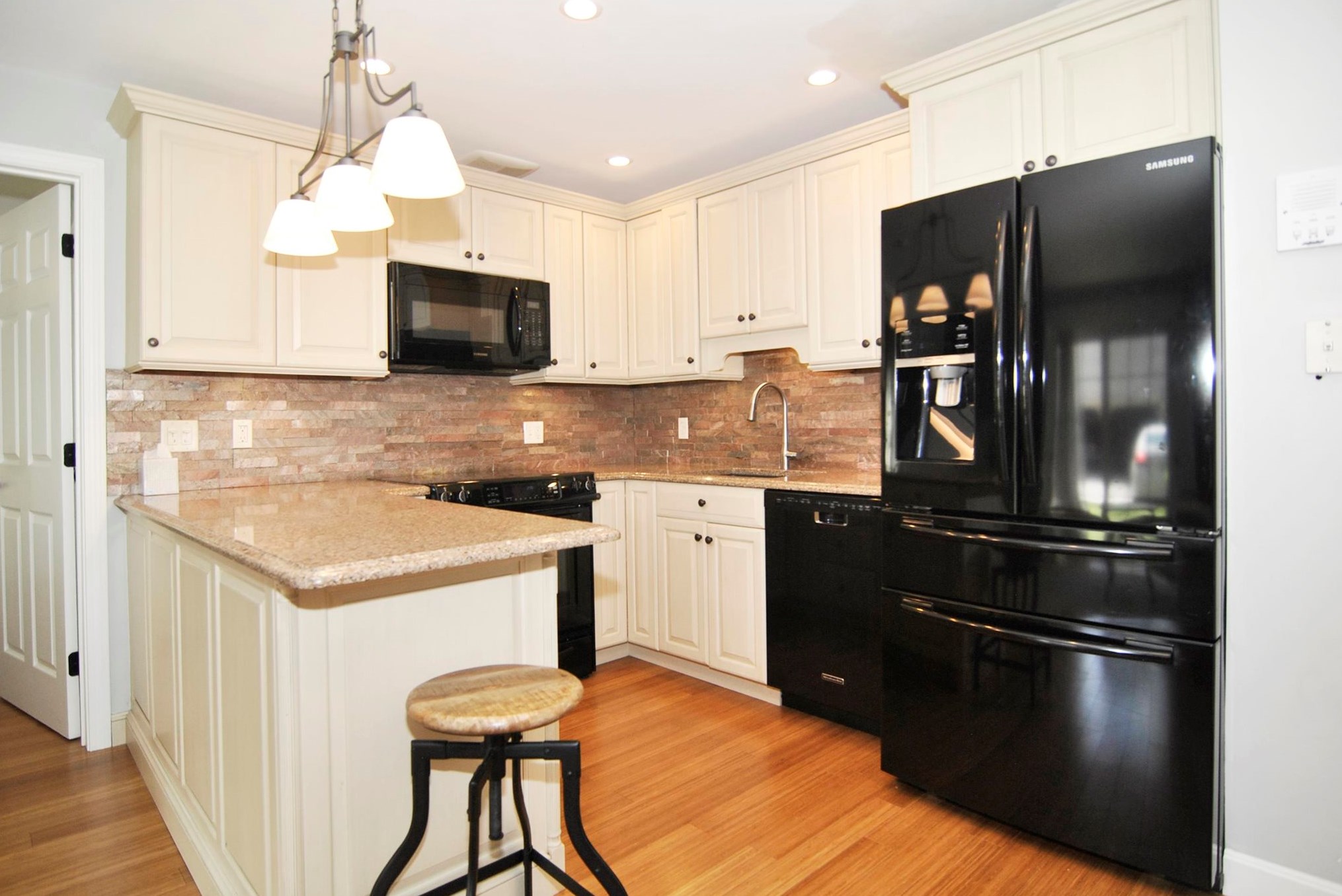 5 Northbrook Dr, Manchester, NH 03102-8540