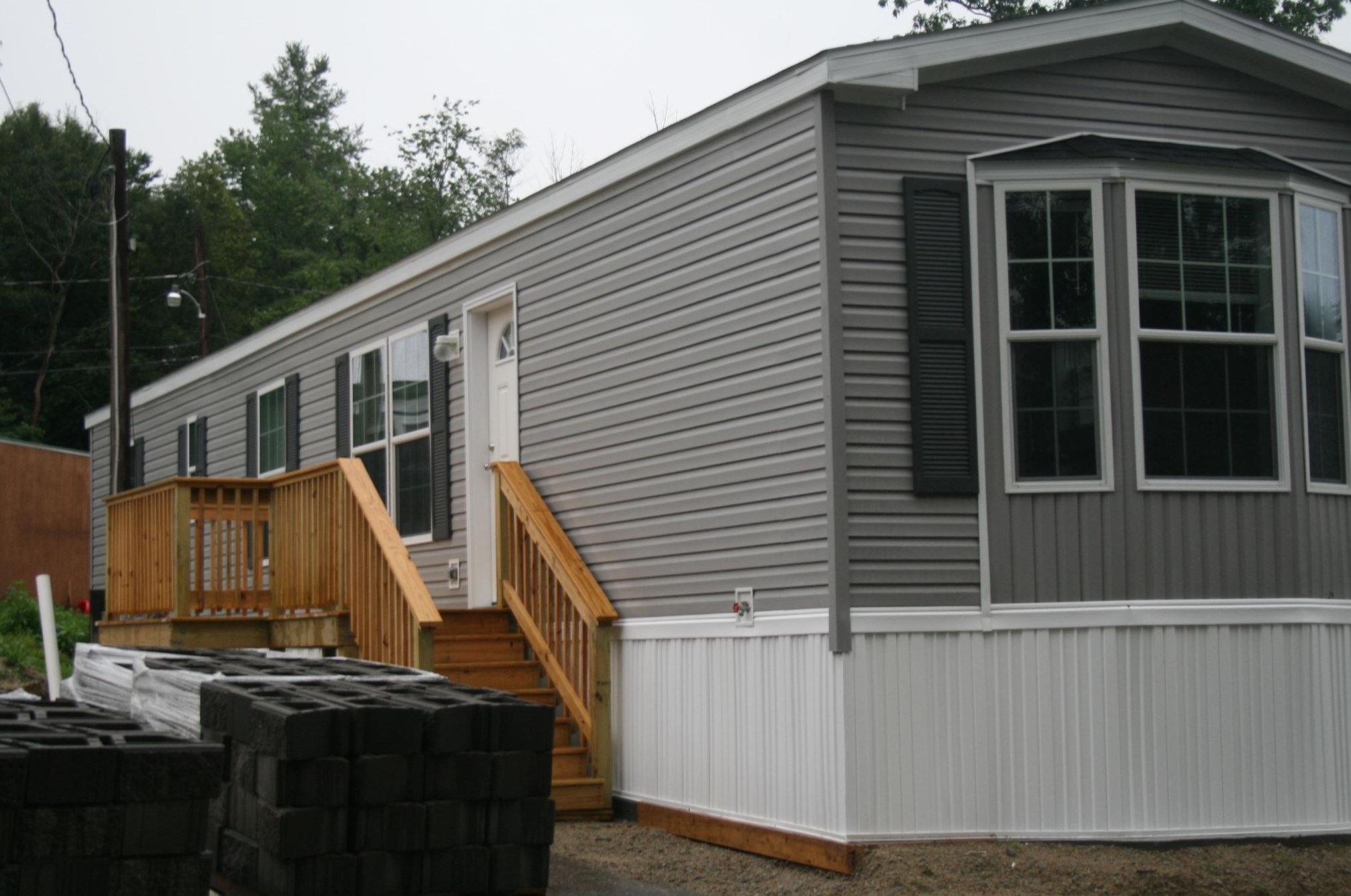 73 Mobile Dr, Hudson, NH 03051-3935