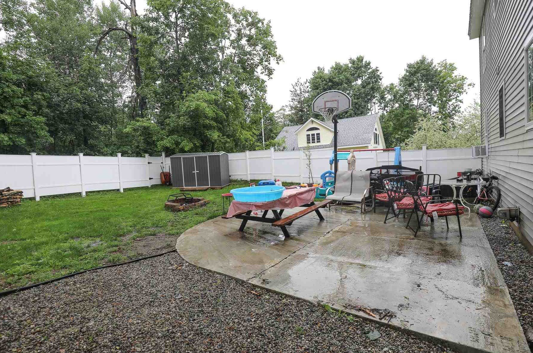 22 Watson St, Pittsfield, NH 03263-3202