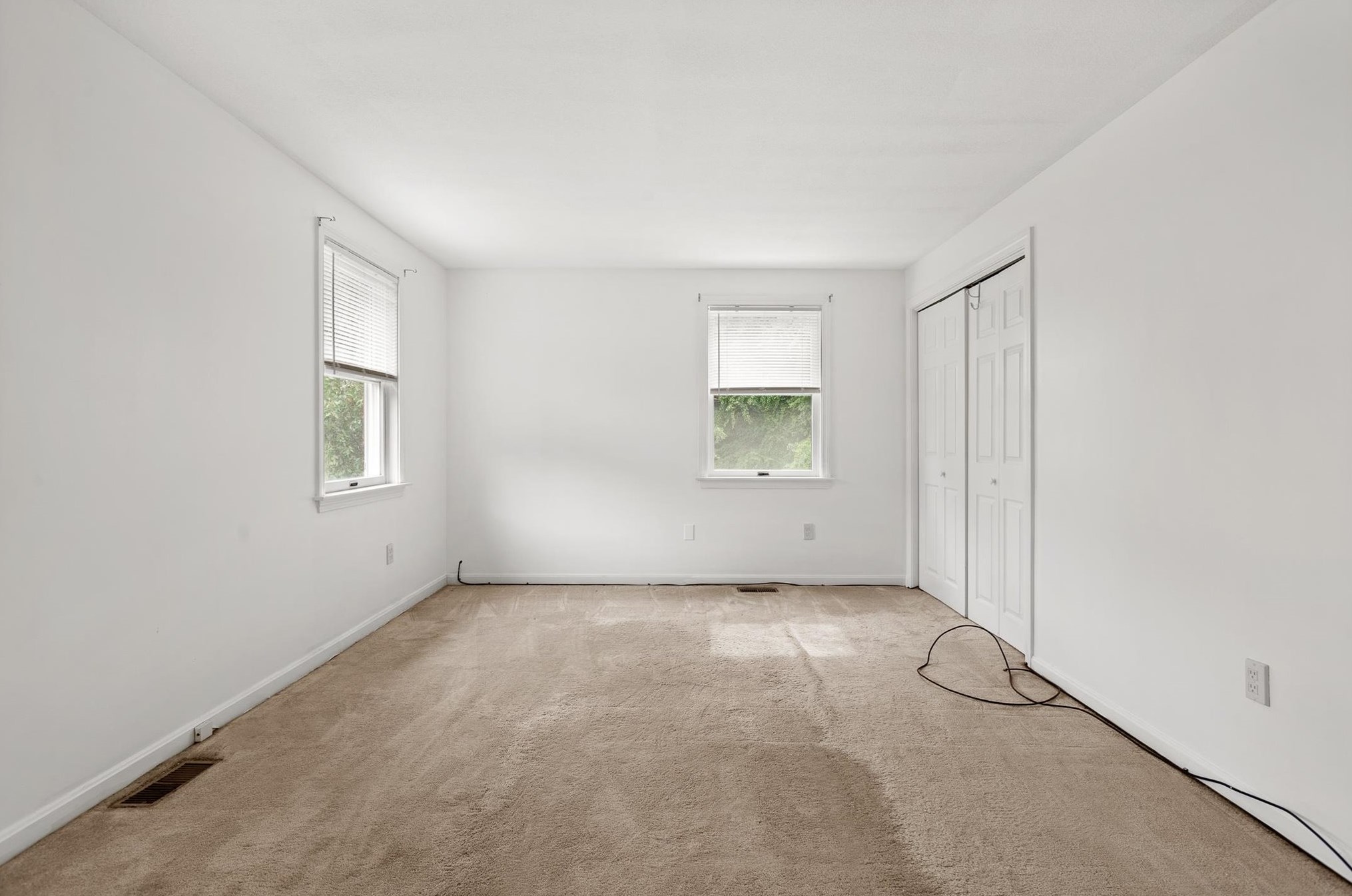 26 Holly Ln, Hudson NH  03051-5012 exterior