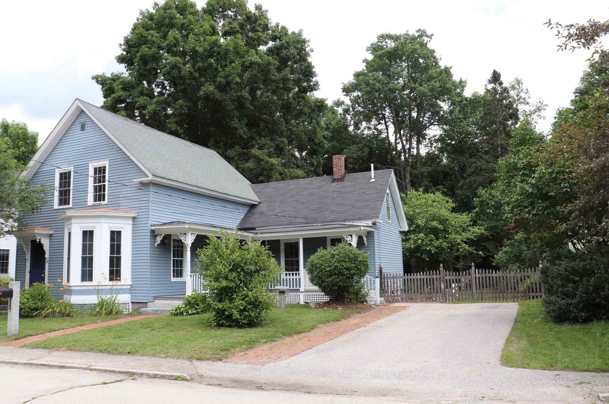 38 Oak St, Milford, NH 03055-4415