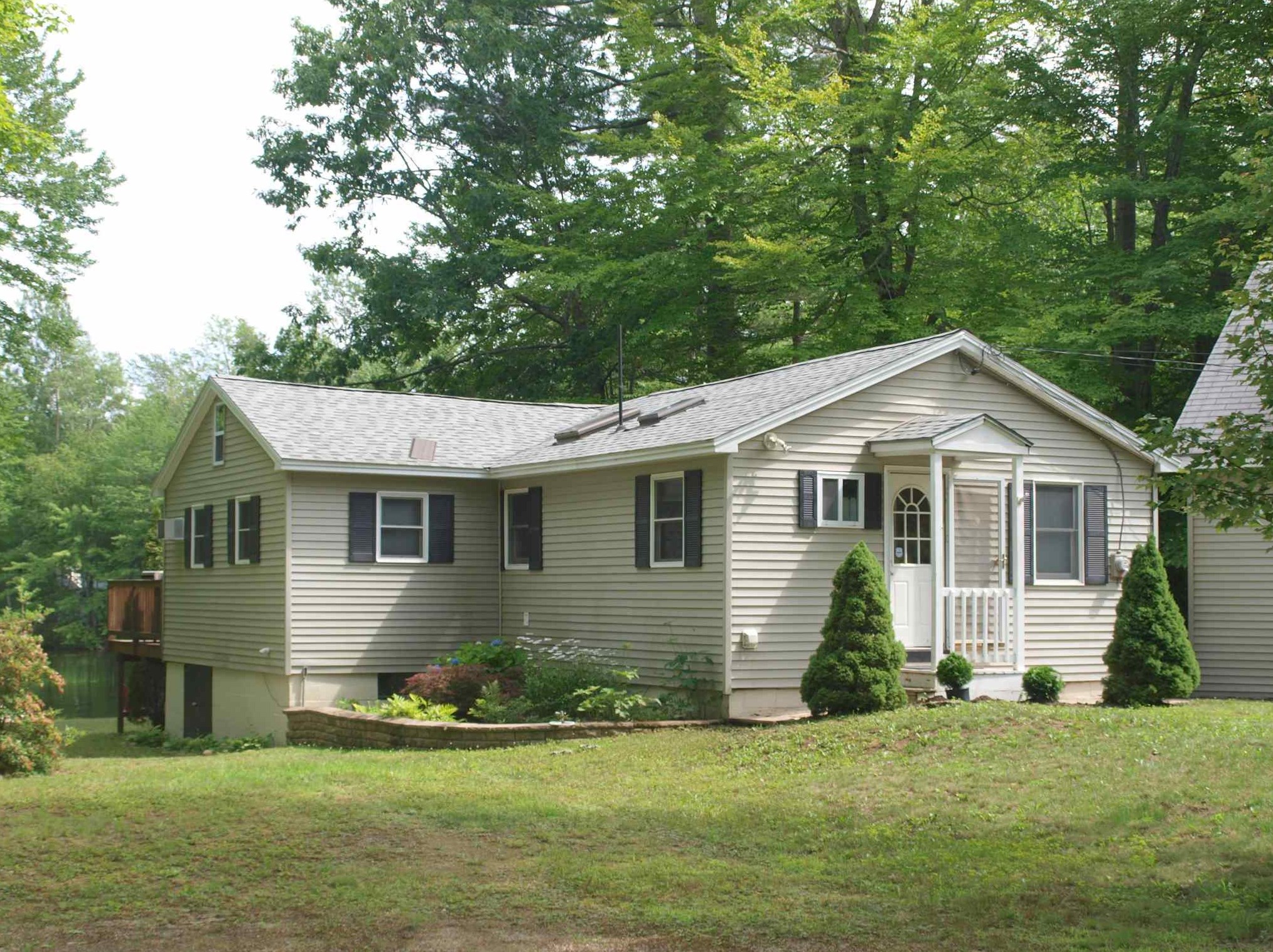 156 Lake Shore Dr, Wakefield, NH 03887