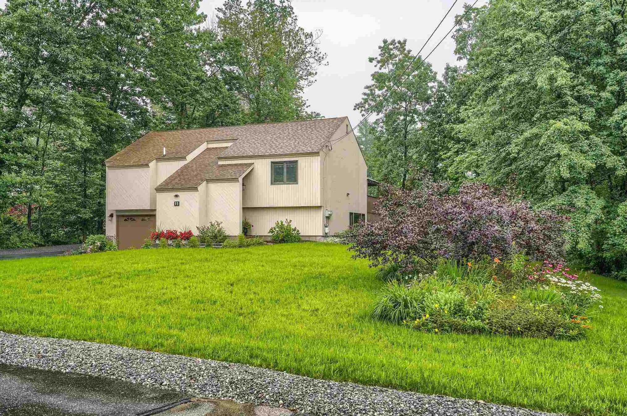 11 Georgetown Dr, Milford, NH 03055-3010