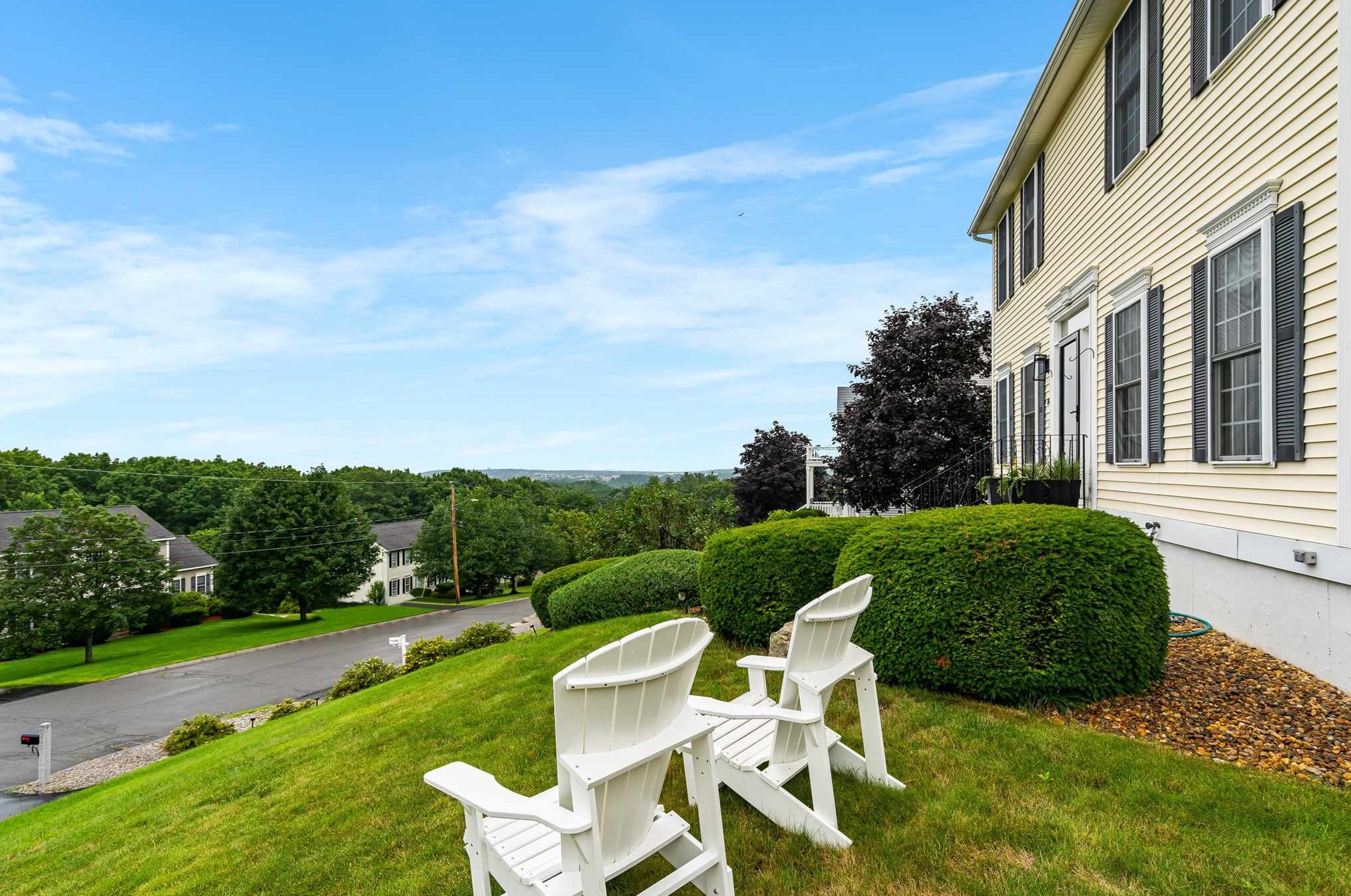 184 Rosegate Farm Dr, Manchester, NH 03109-5127