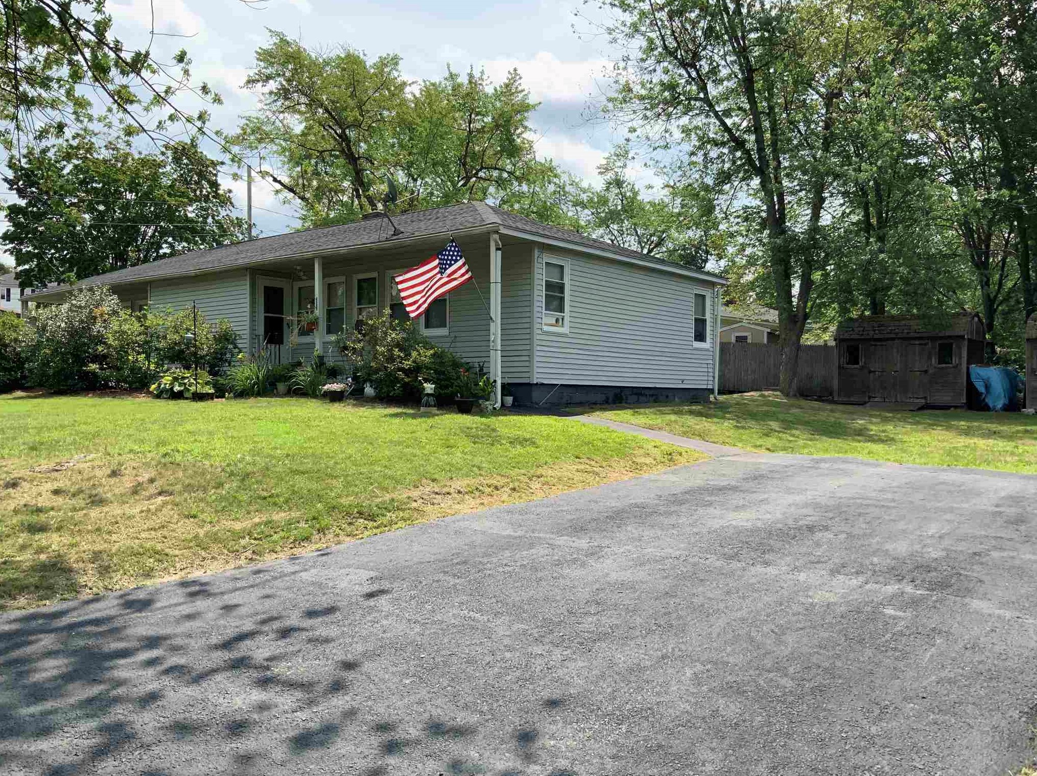 41 Irwin Dr, Manchester, NH 03104-1725