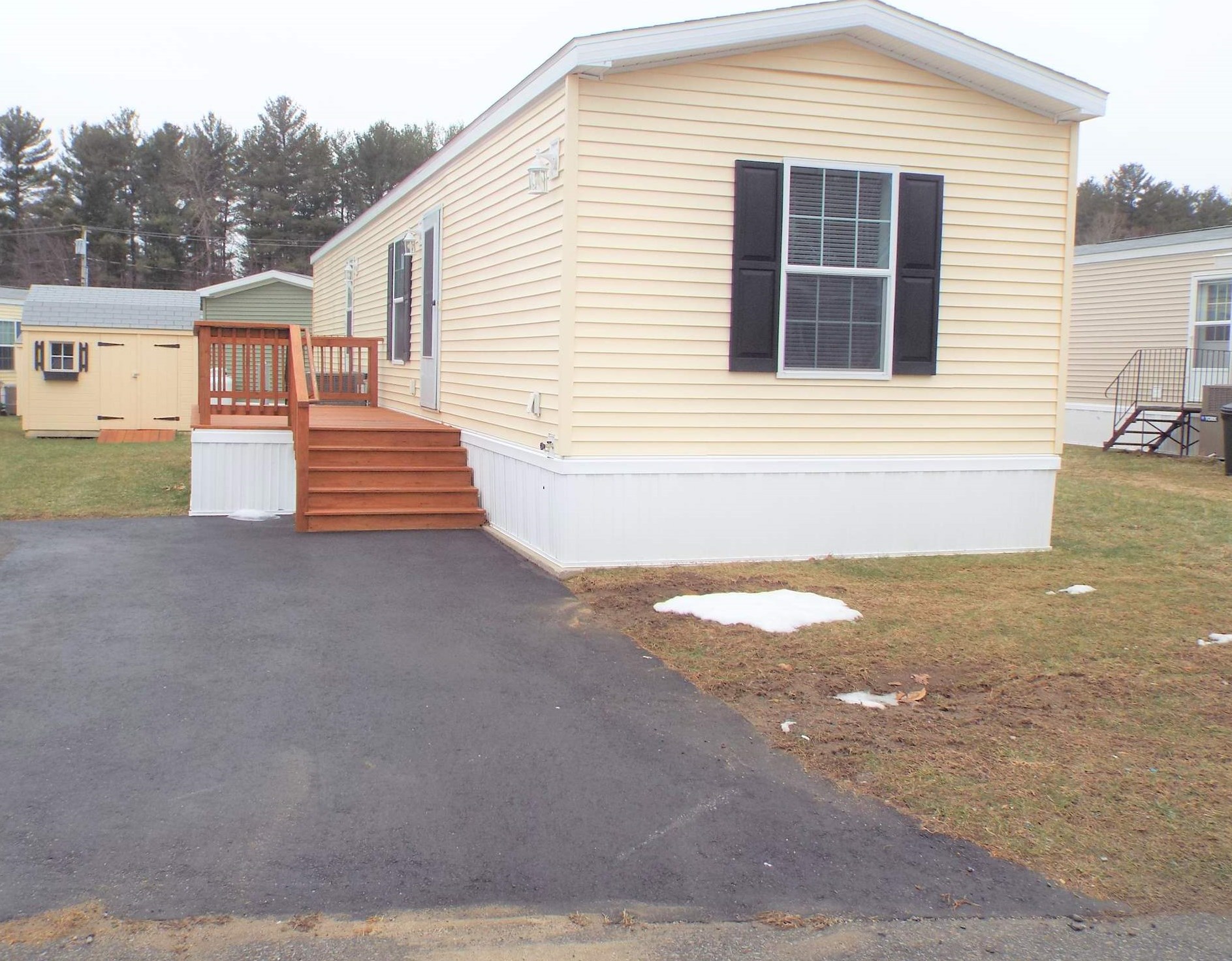 14 1st St, Kensington, NH 03833-4707