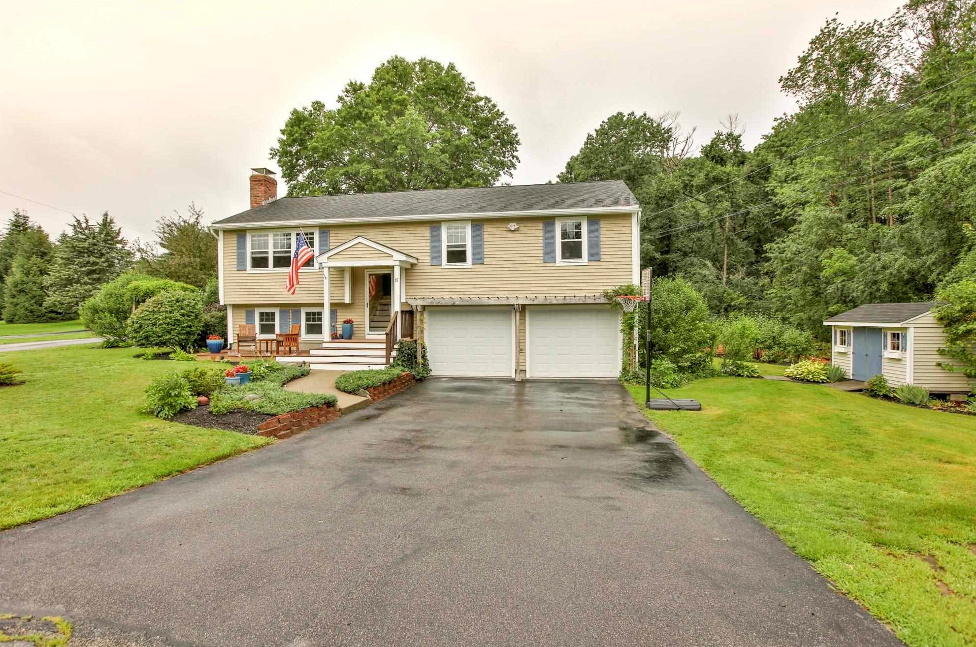 15 Palm Dr, Greenland, NH 03840-2141