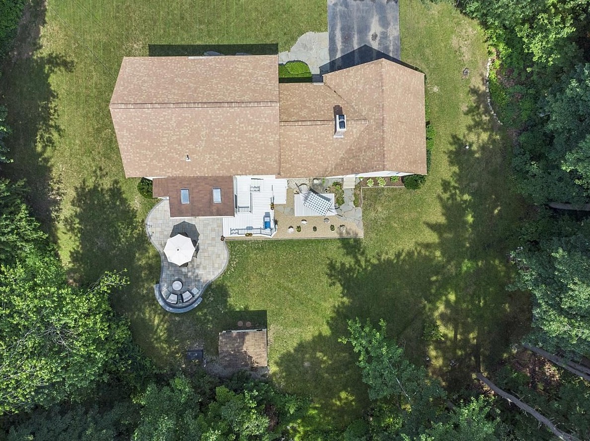 10 Anna Louise Dr, Hudson NH  03051-5401 exterior