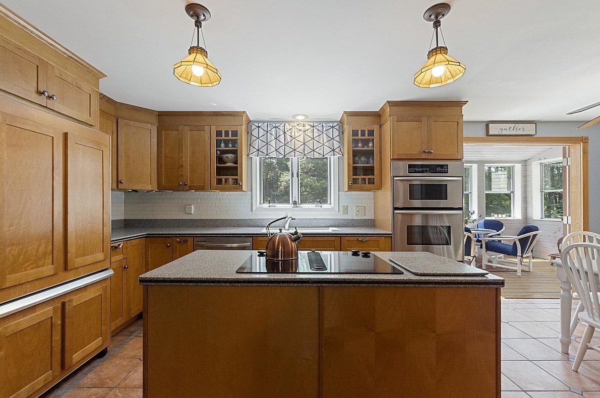 10 Anna Louise Dr, Hudson NH  03051-5401 exterior