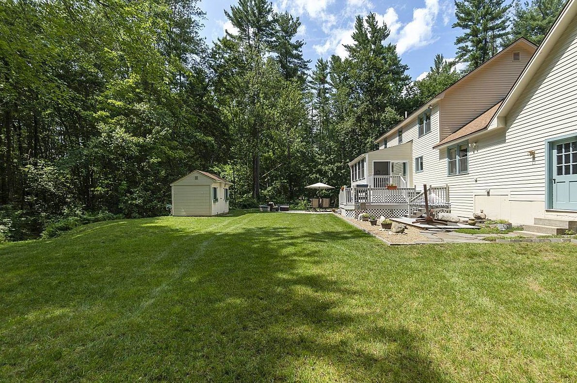 10 Anna Louise Dr, Hudson NH  03051-5401 exterior