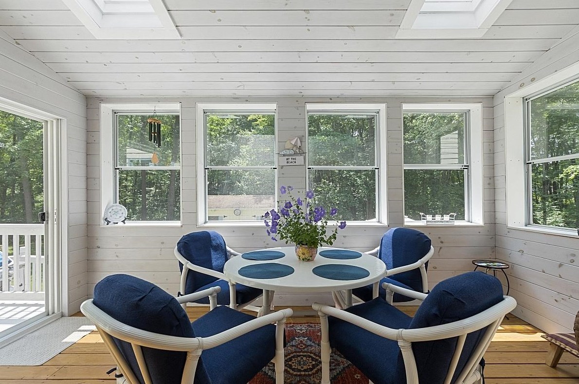 10 Anna Louise Dr, Hudson NH  03051-5401 exterior