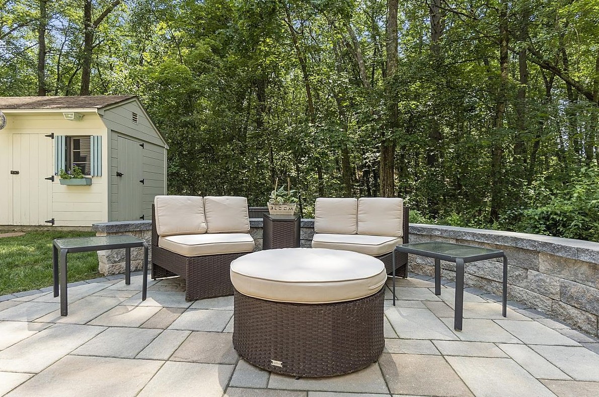 10 Anna Louise Dr, Hudson NH  03051-5401 exterior