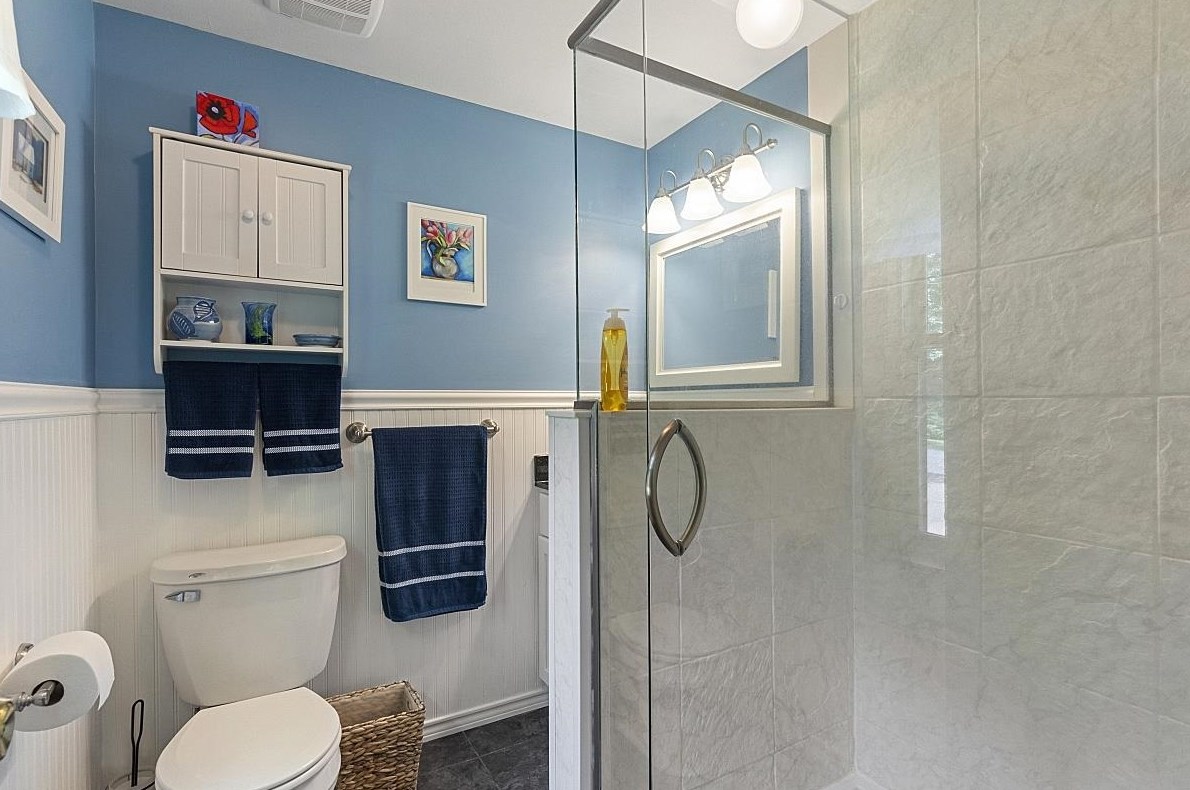 10 Anna Louise Dr, Hudson NH  03051-5401 exterior