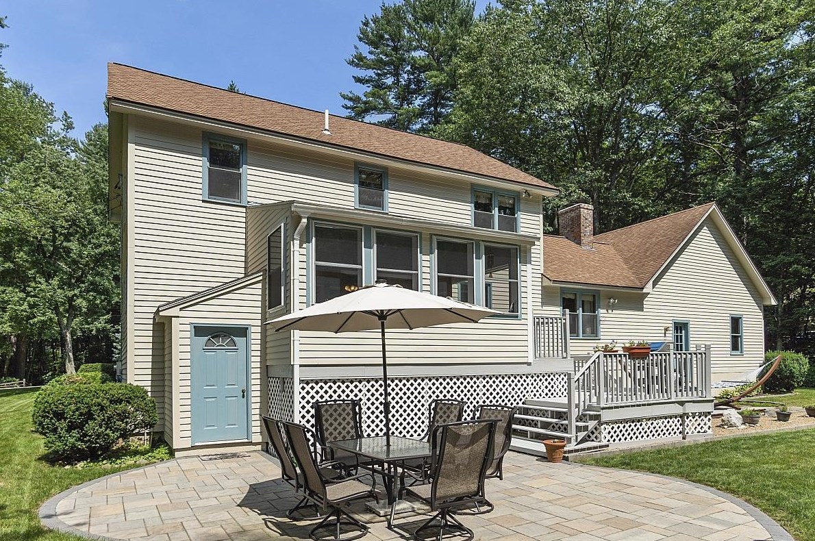 10 Anna Louise Dr, Hudson NH  03051-5401 exterior