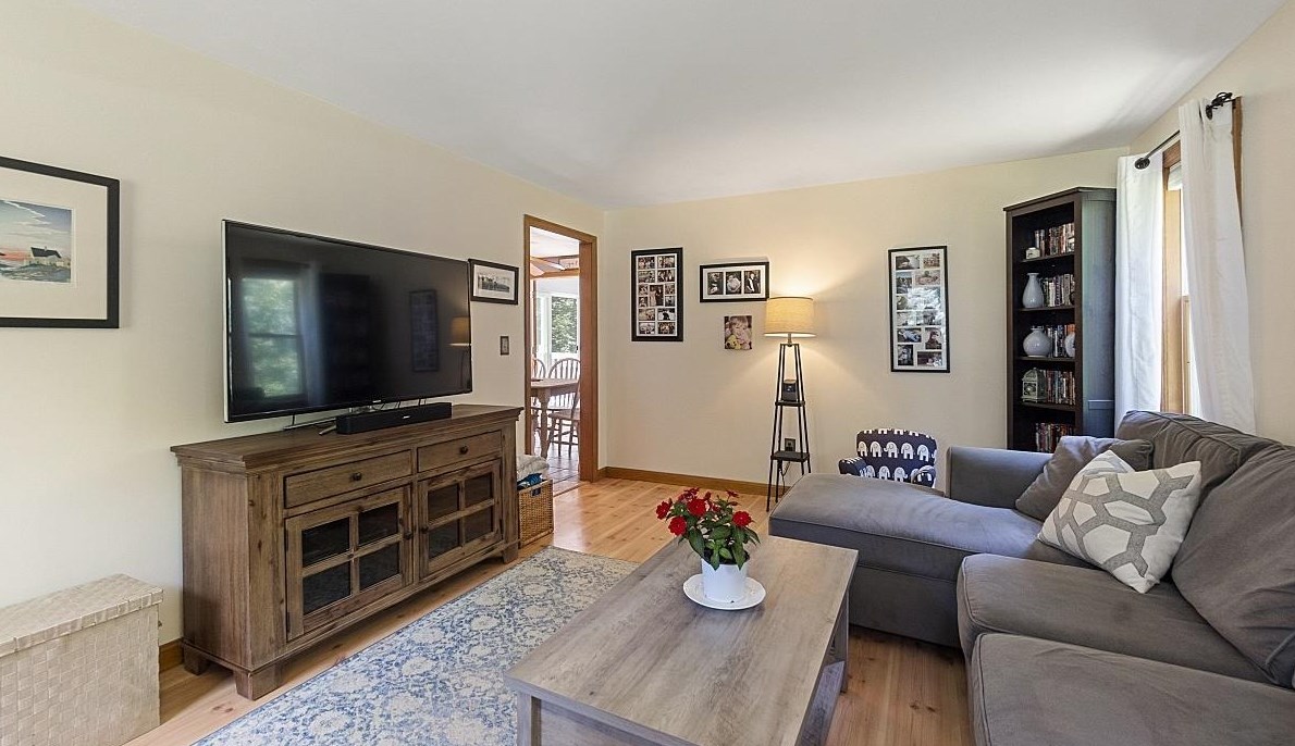 10 Anna Louise Dr, Hudson NH  03051-5401 exterior