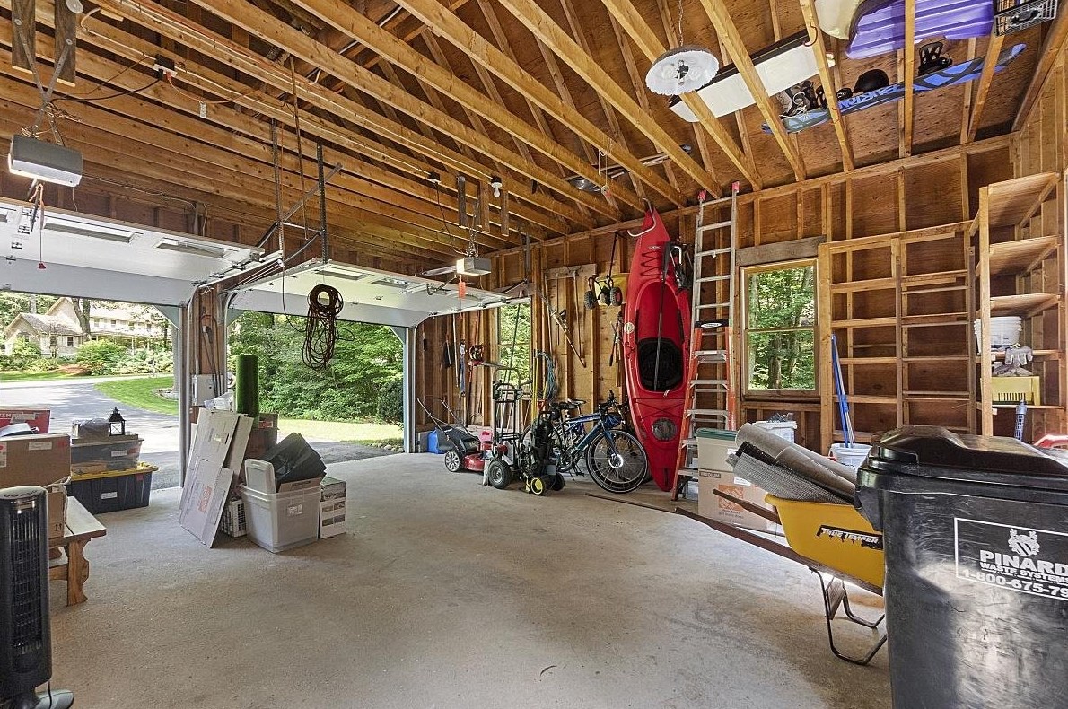 10 Anna Louise Dr, Hudson NH  03051-5401 exterior