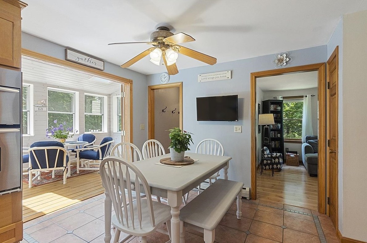 10 Anna Louise Dr, Hudson NH  03051-5401 exterior