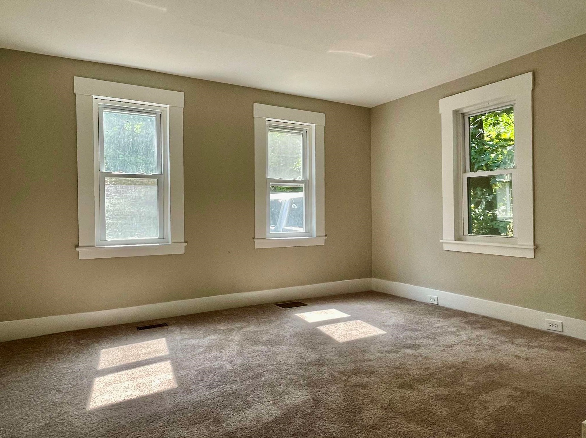100 Forest Rd, Lyndeborough NH  03082-6207 exterior