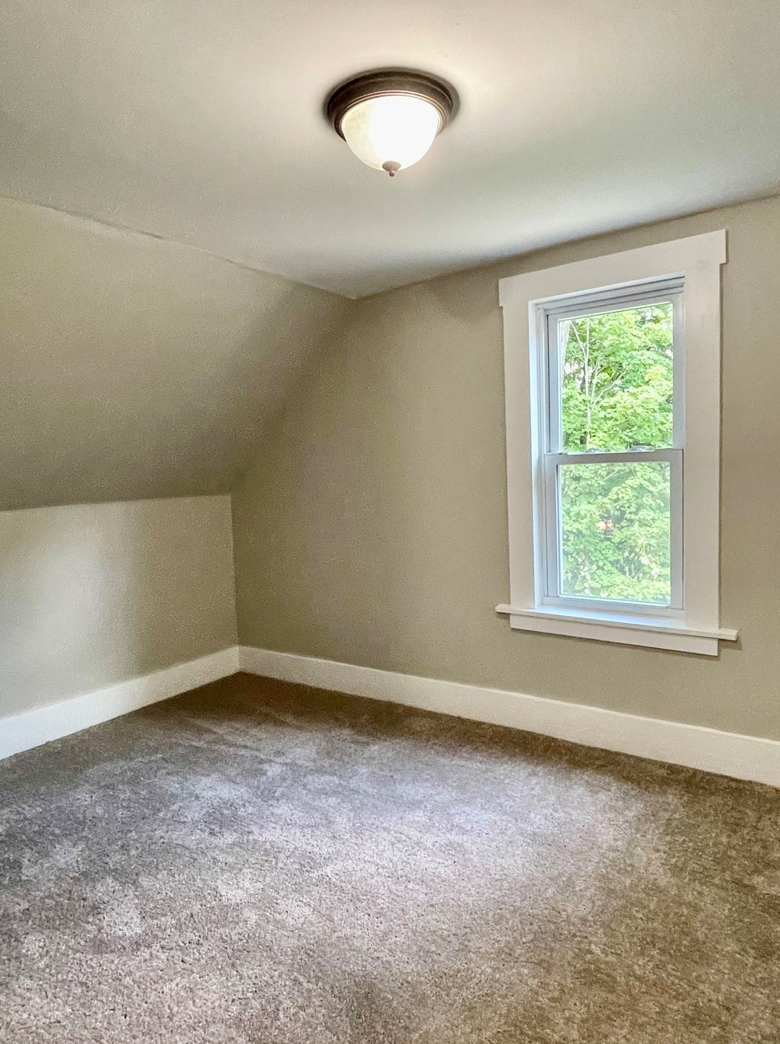100 Forest Rd, Lyndeborough NH  03082-6207 exterior