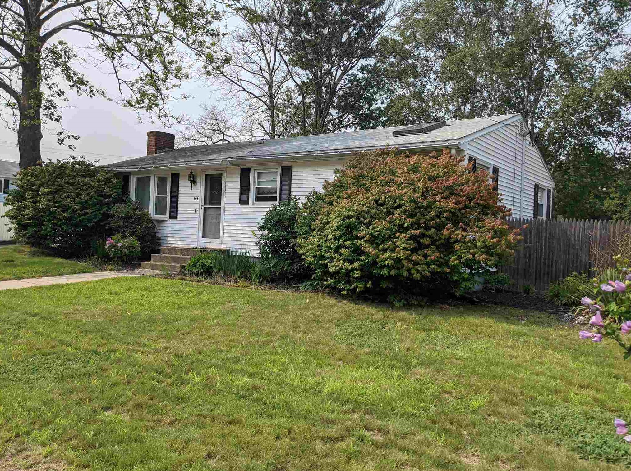 364 Weston St, Manchester, NH 03103-5263