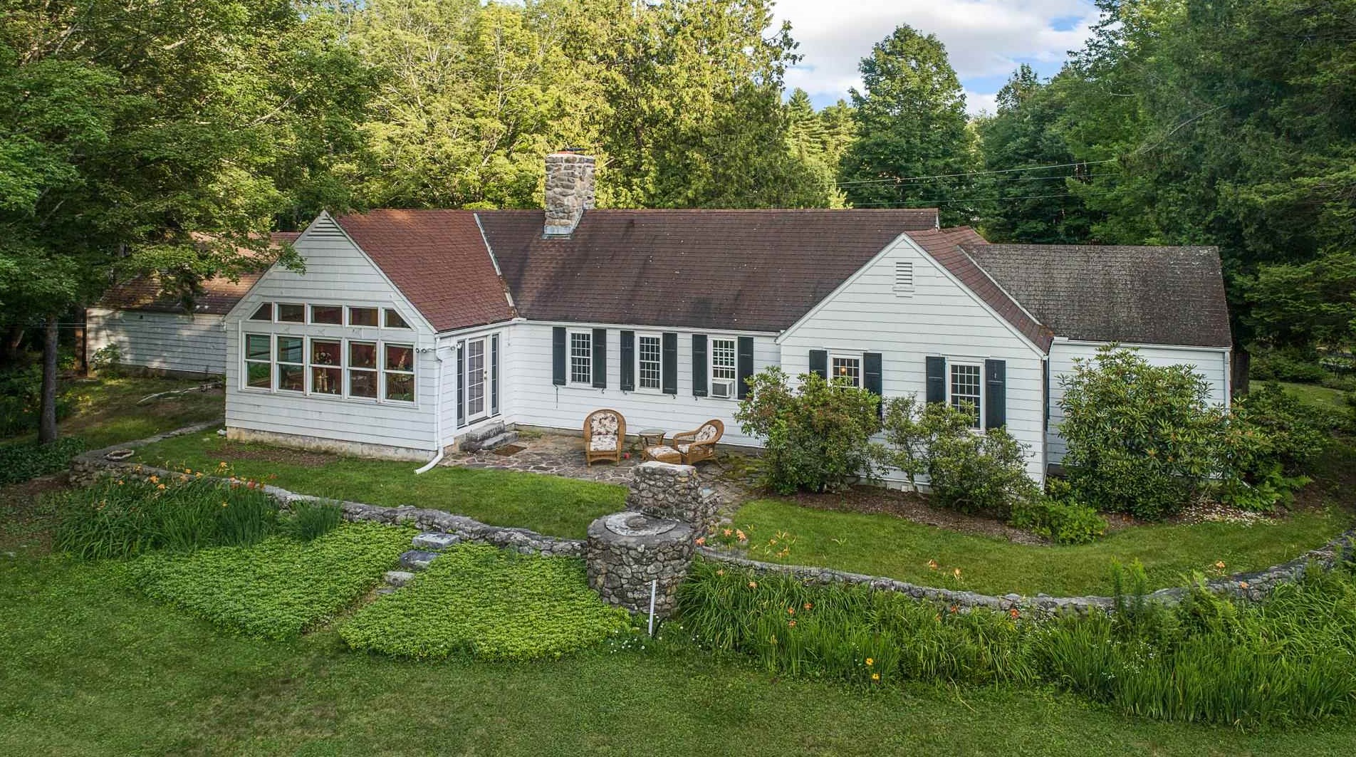 223 Youngs Hill Rd, Sunapee, NH 03782