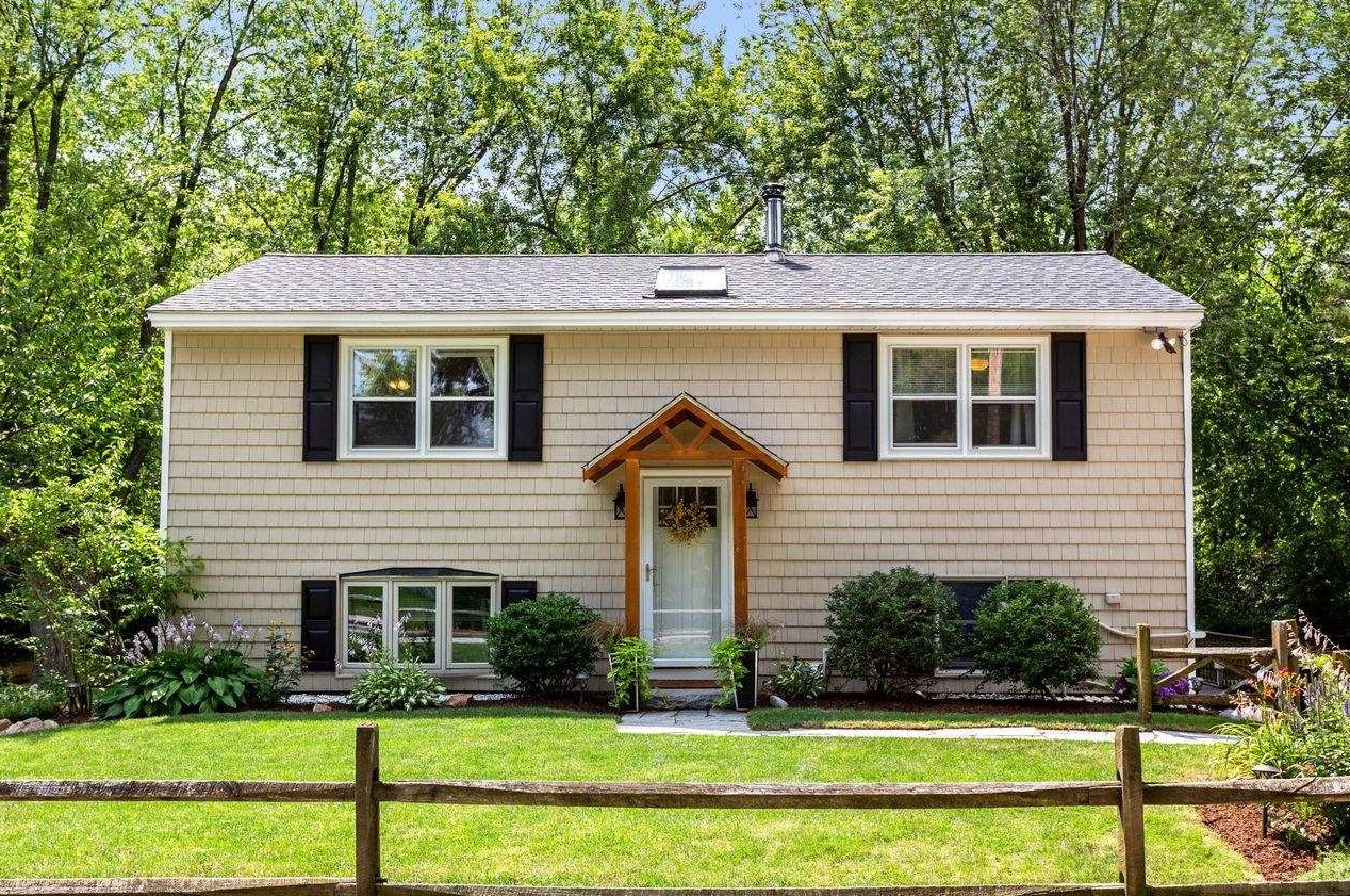 240 Stark St, Manchester, NH 03102-1982