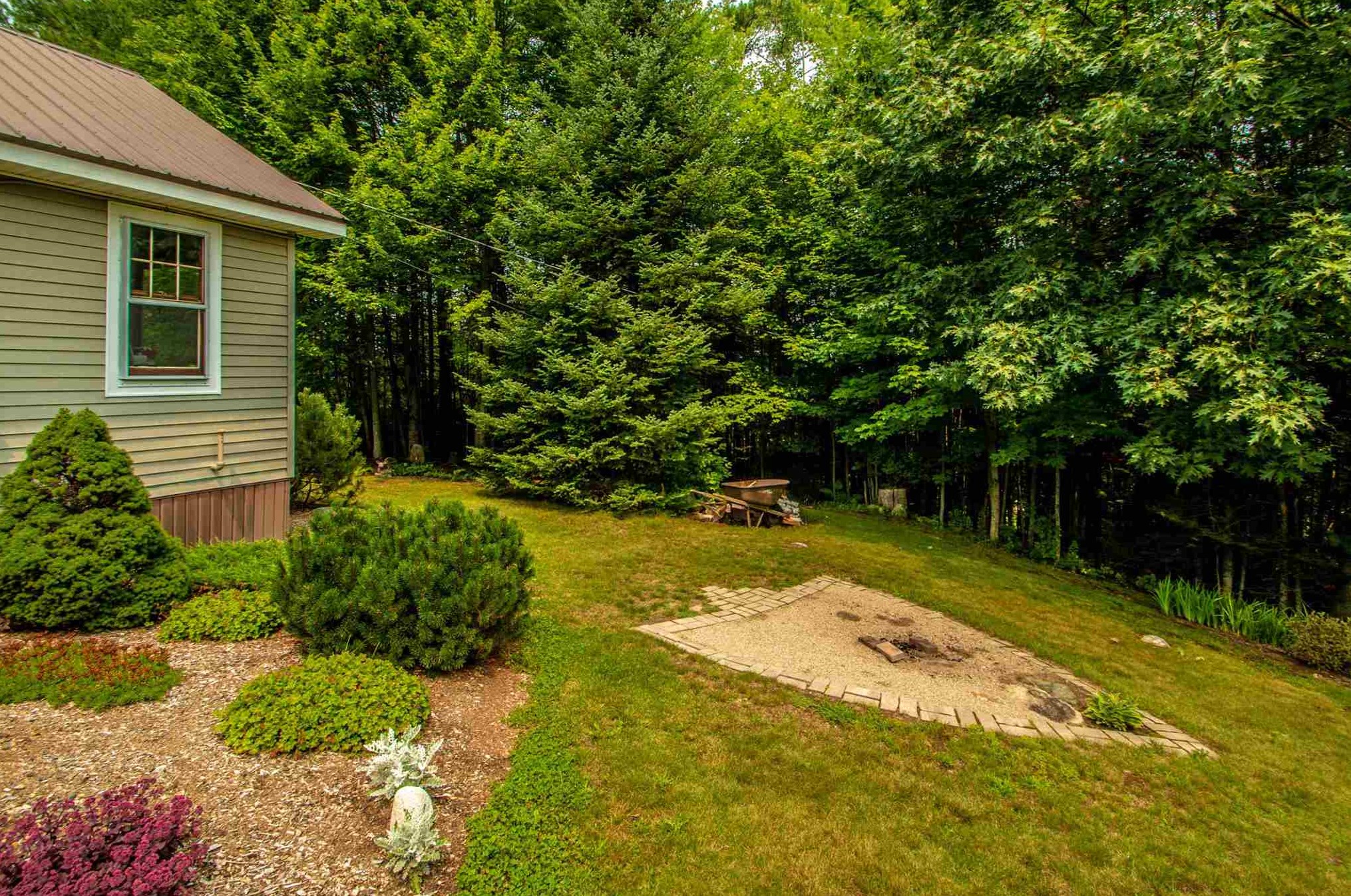 22 Twin Mountain Rd, Carroll, NH 03598