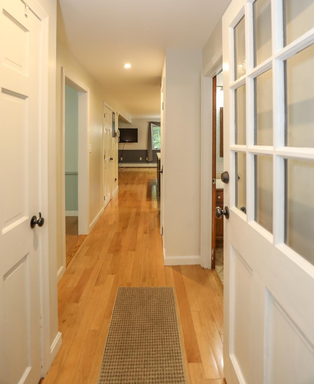 38 Lantern Ln, Manchester, NH 03106-2149