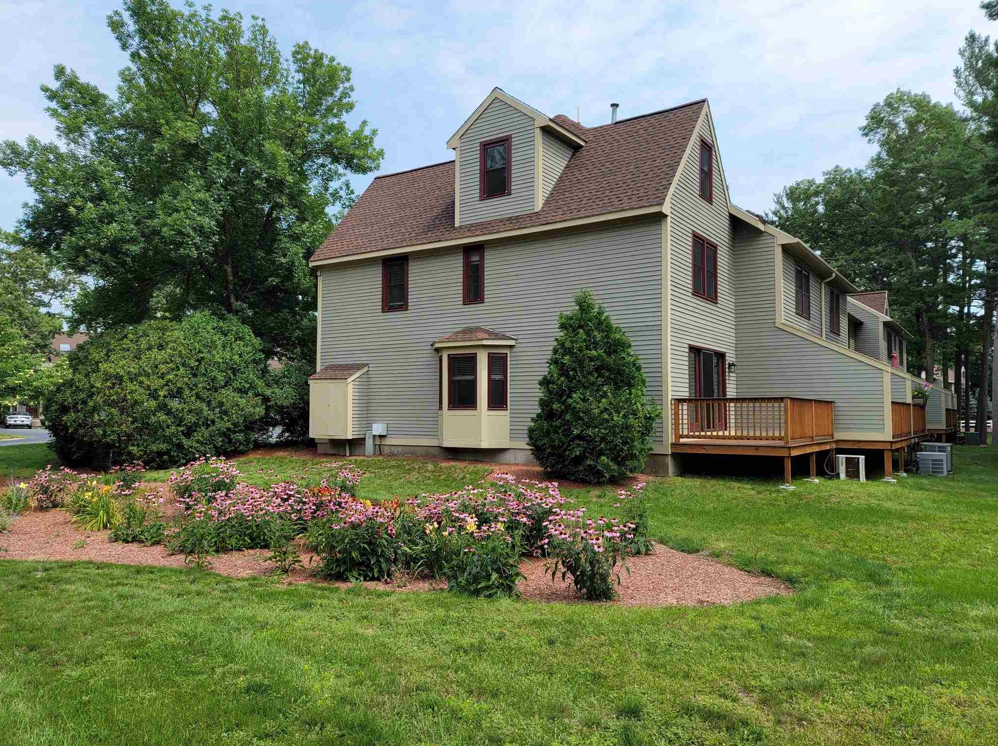 96 Bartemus Trl, Nashua, NH 03063-7601