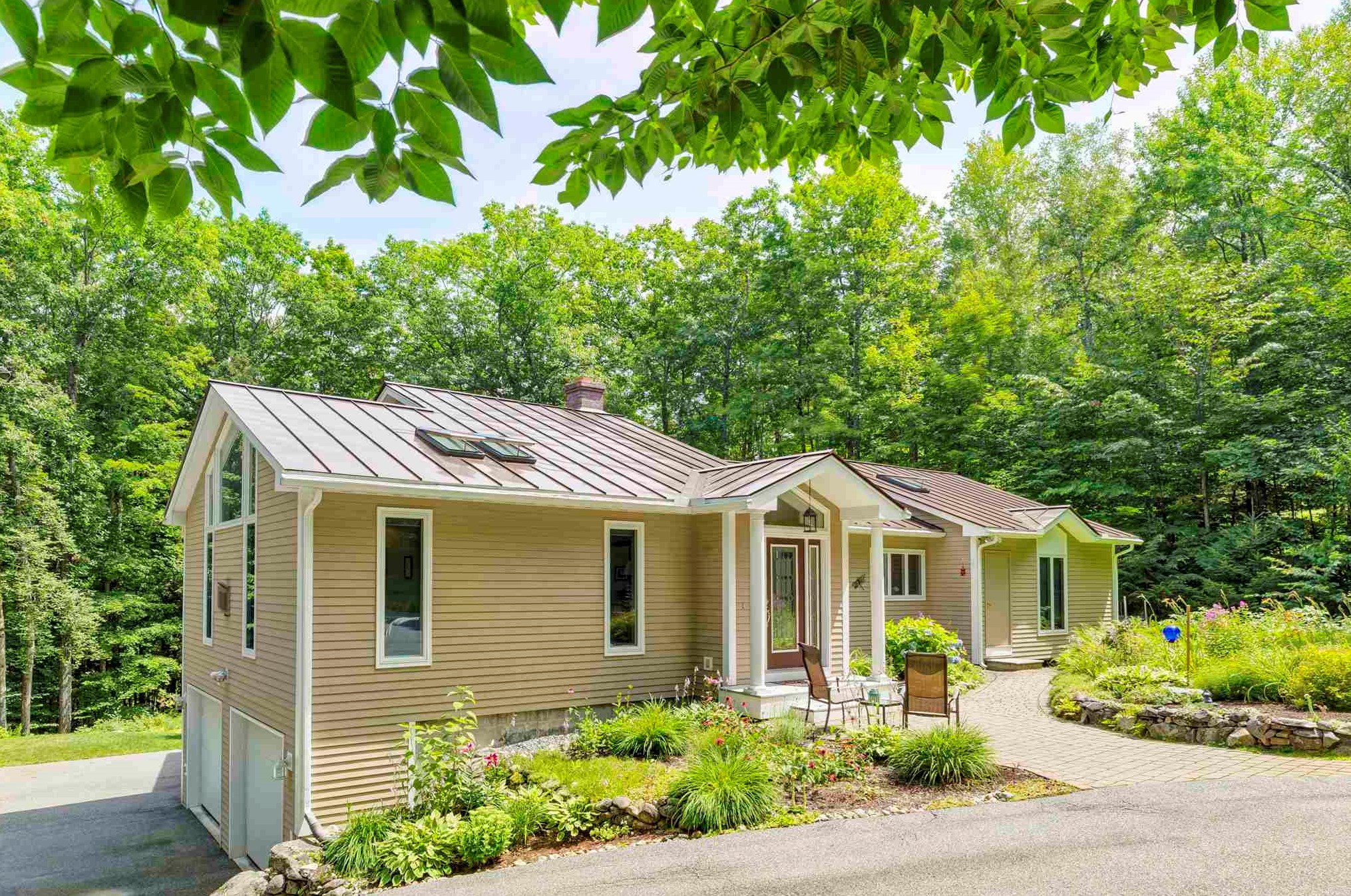 21 Turtleback Rd, Sunapee, NH 03782-2325