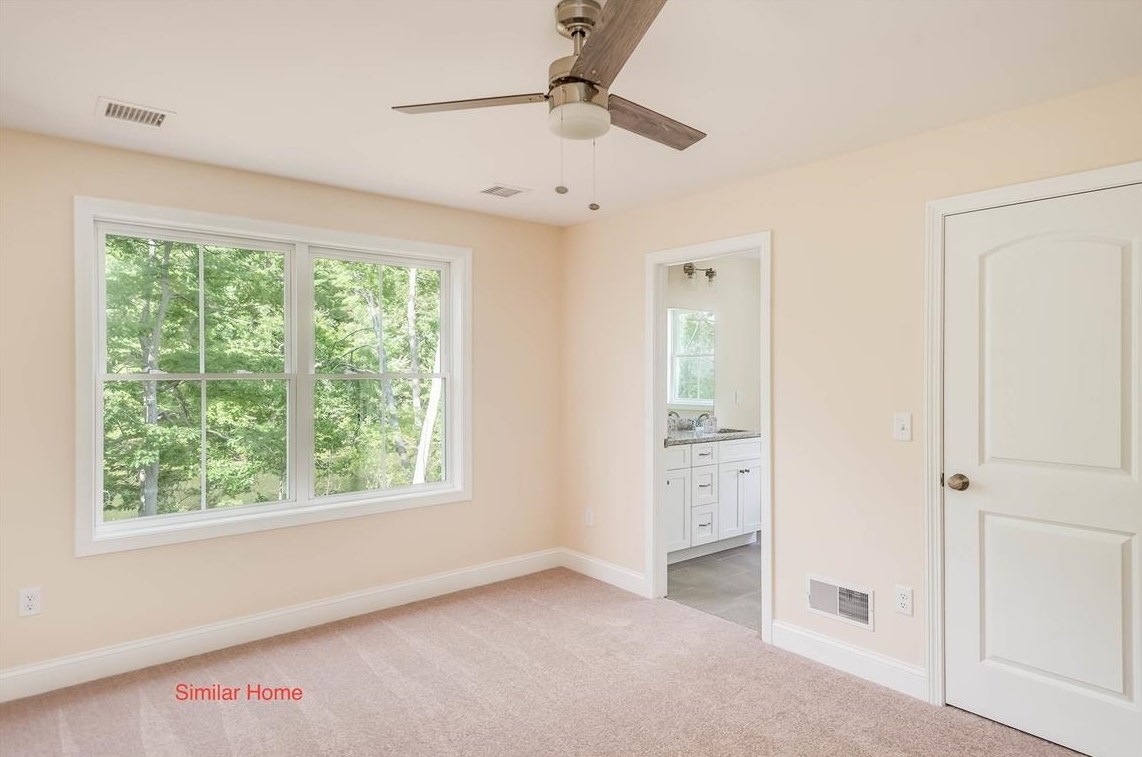 20 Maple St, Rochester, NH 03867-2208