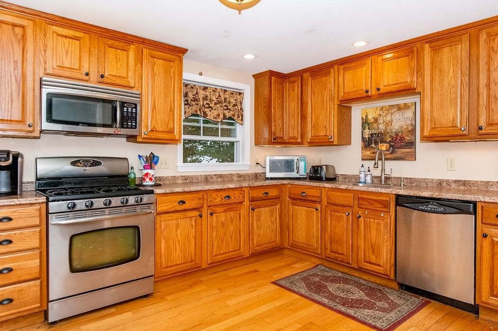30 Spinney Rd, Portsmouth, NH 03801
