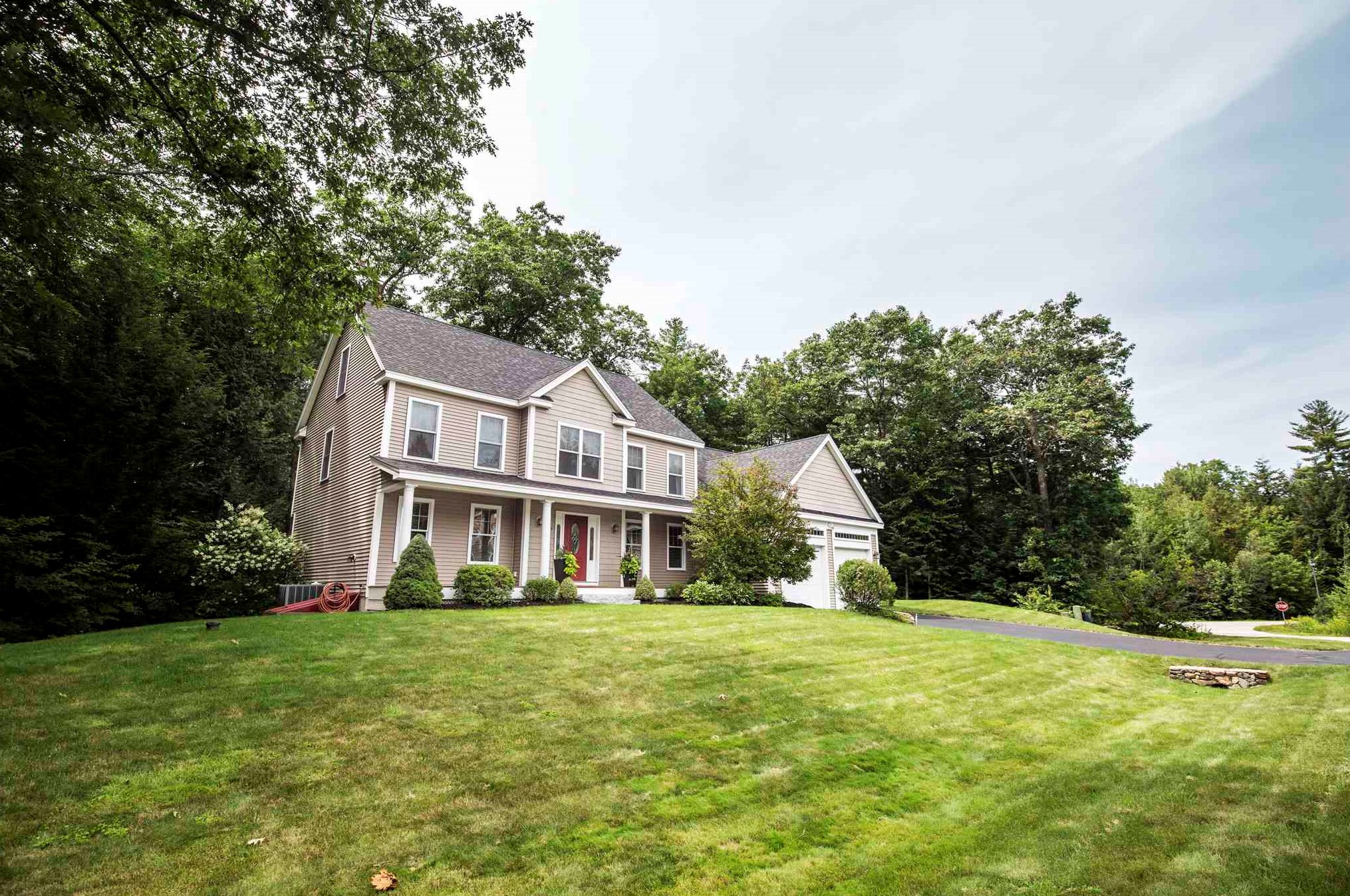 9 Carriage Hill Ln, Dover, NH 03820