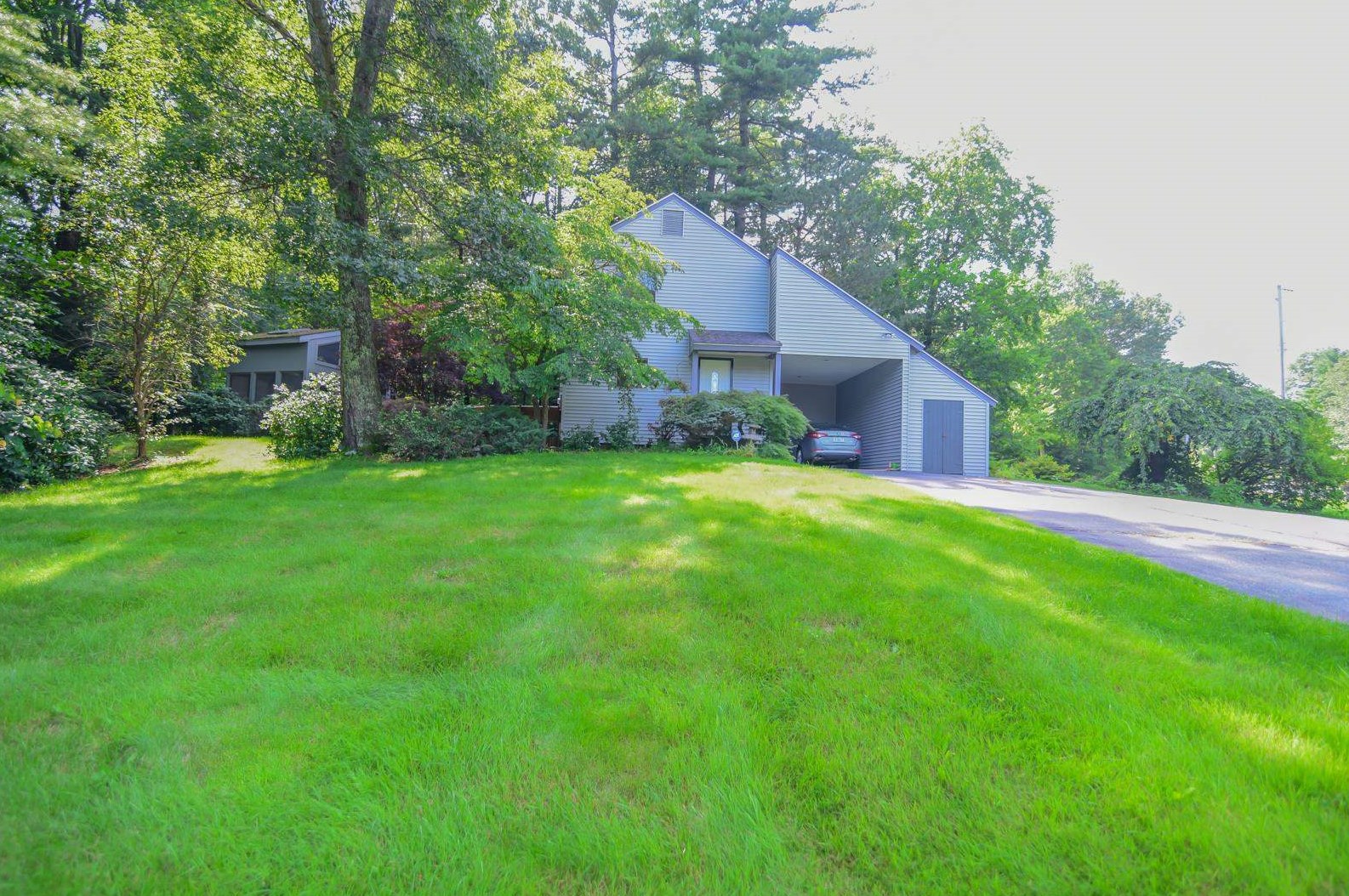 1 Cunningham, Derry, NH 03038