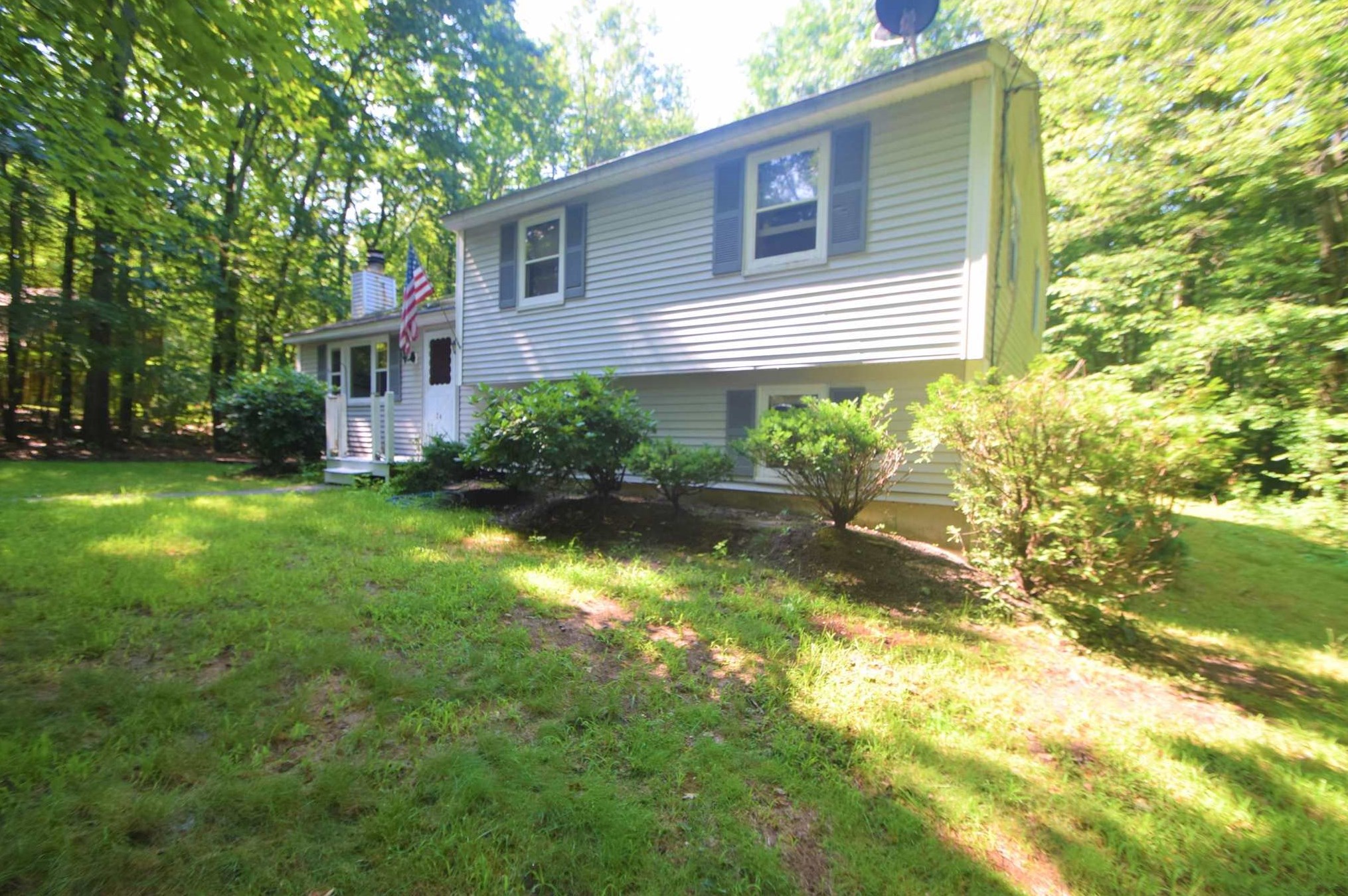24 Ledgewood Dr, Derry, NH 03038
