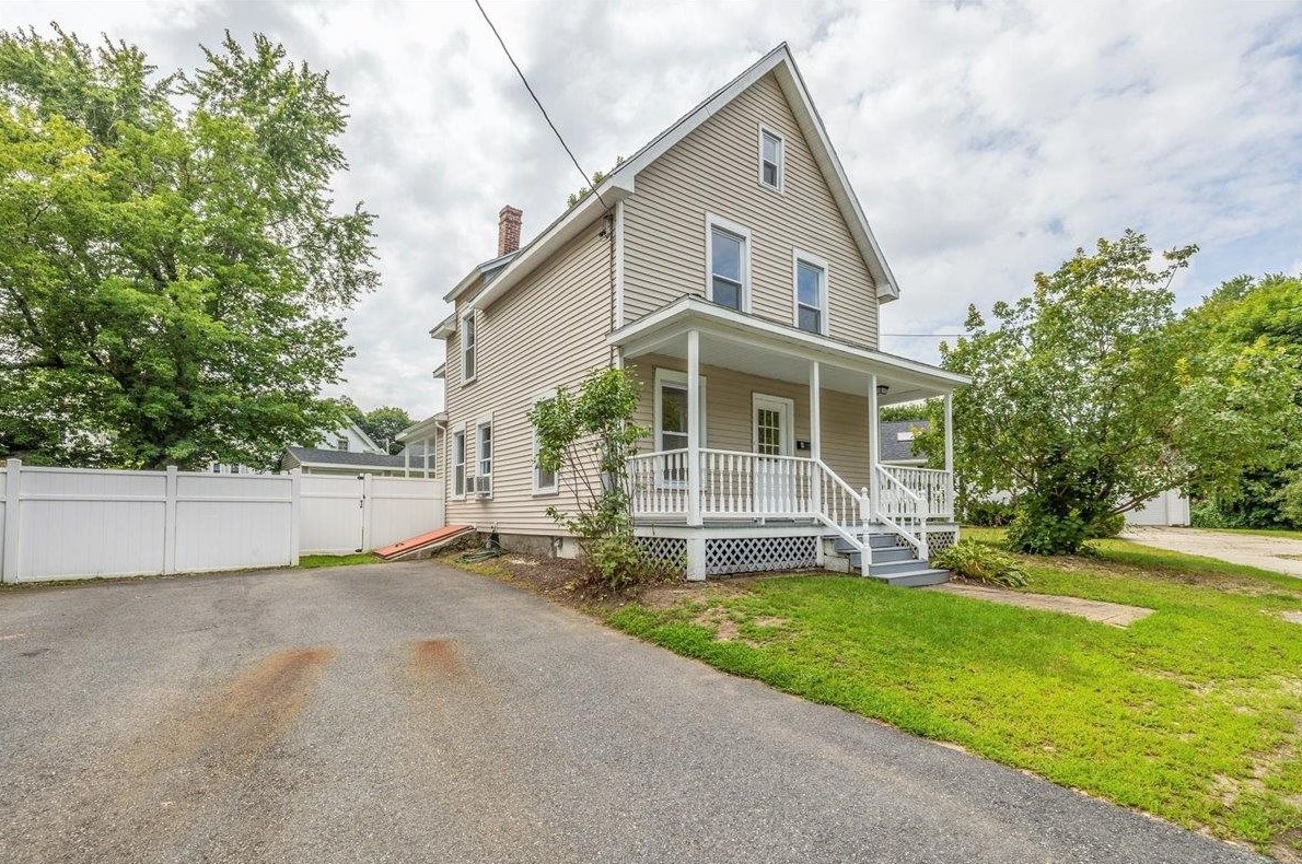 8 Desmarais Ave, Derry, NH 03038