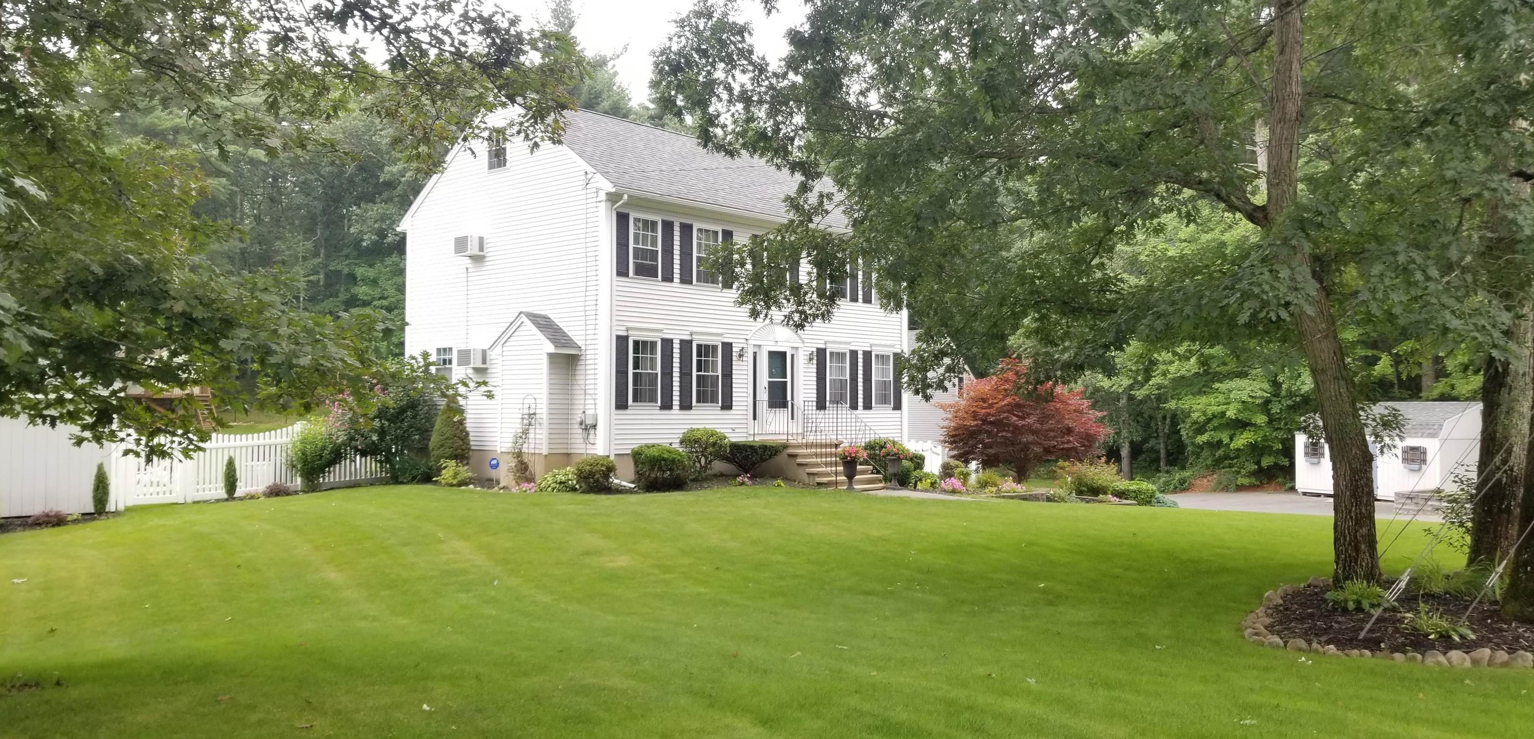 15 Smith Corner Rd, Plaistow, NH 03865