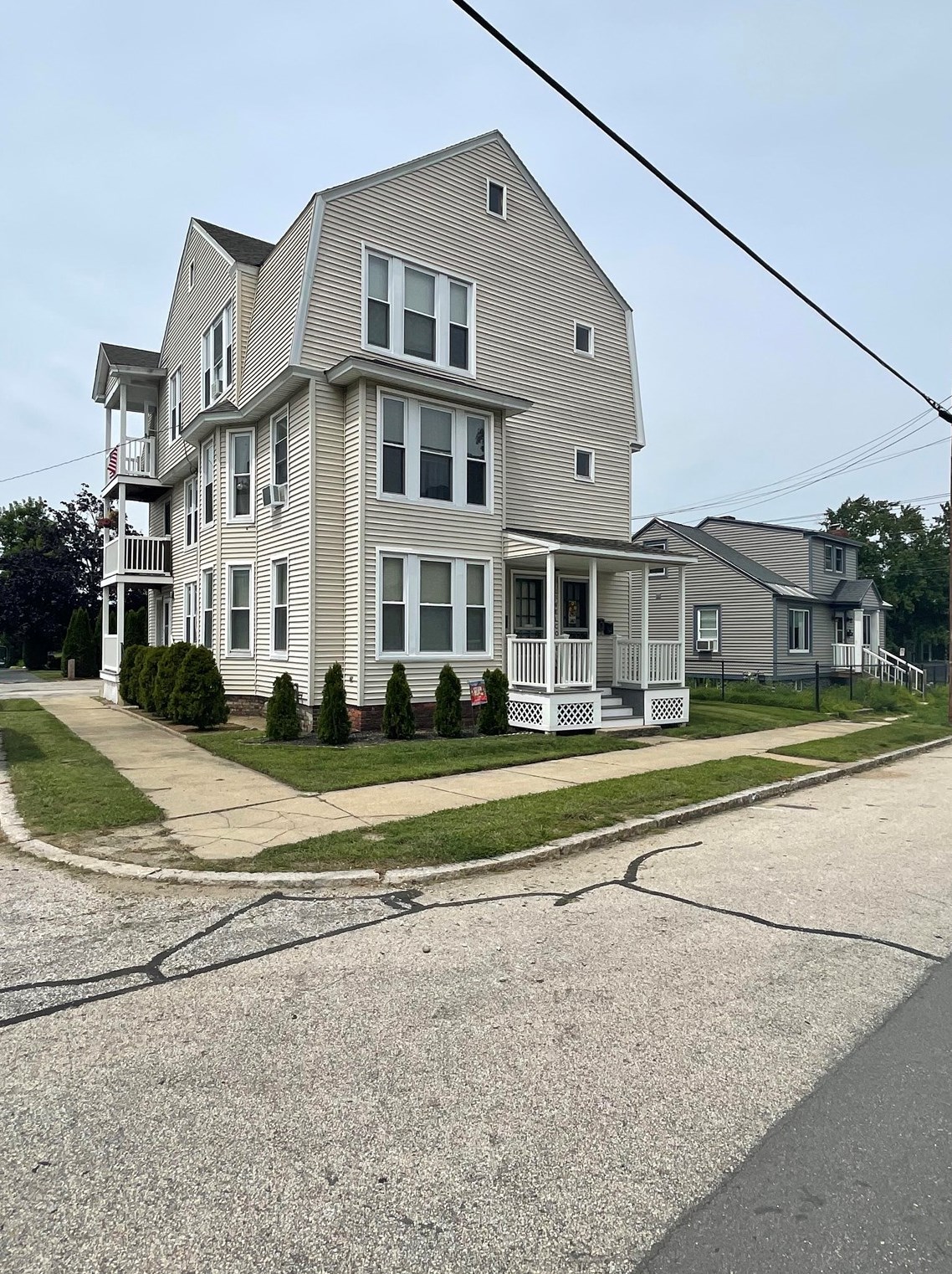 234 Belmont St, Manchester, NH 03103-4406