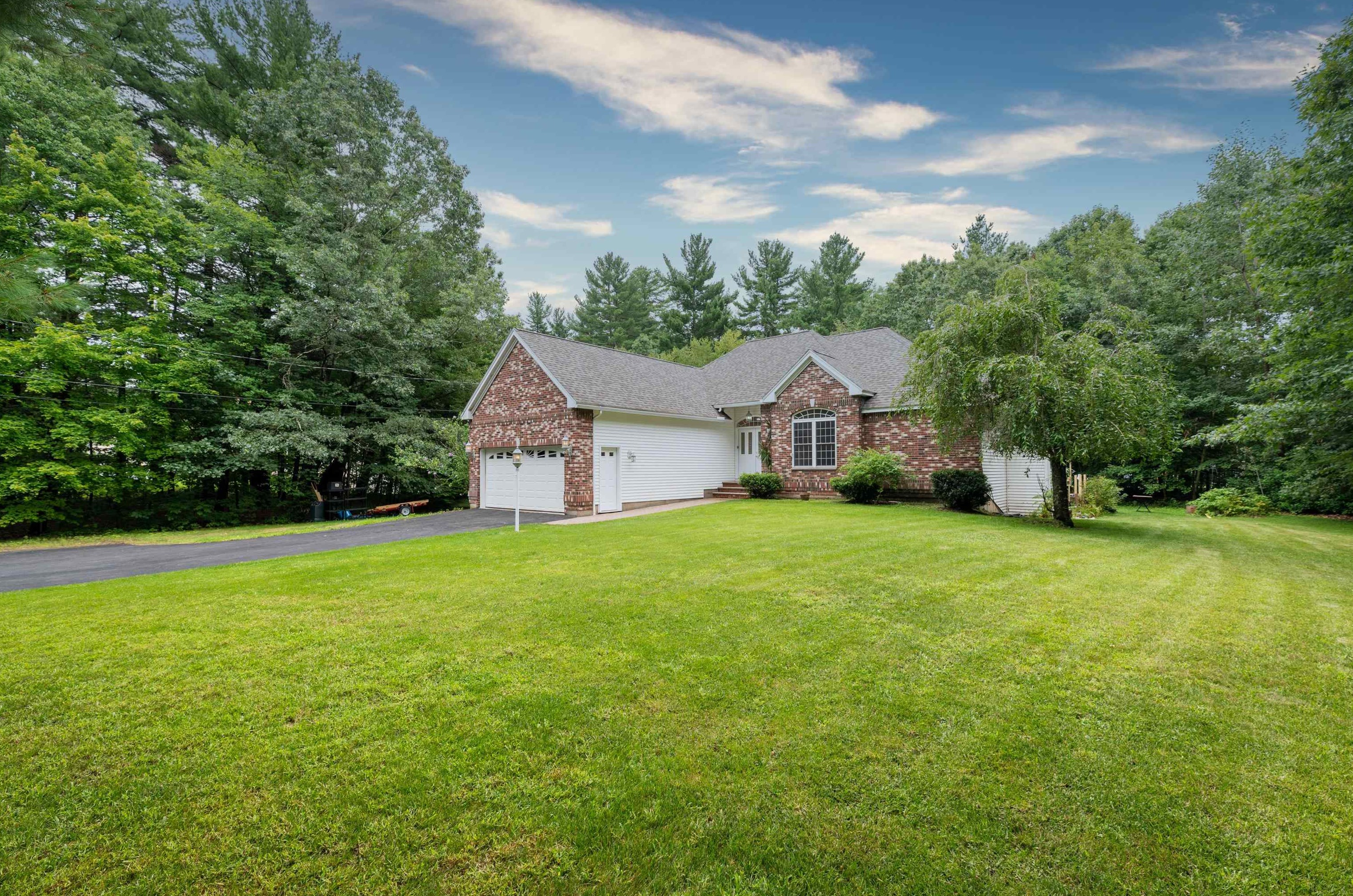 11 Burns Rd, Pelham, NH 03076