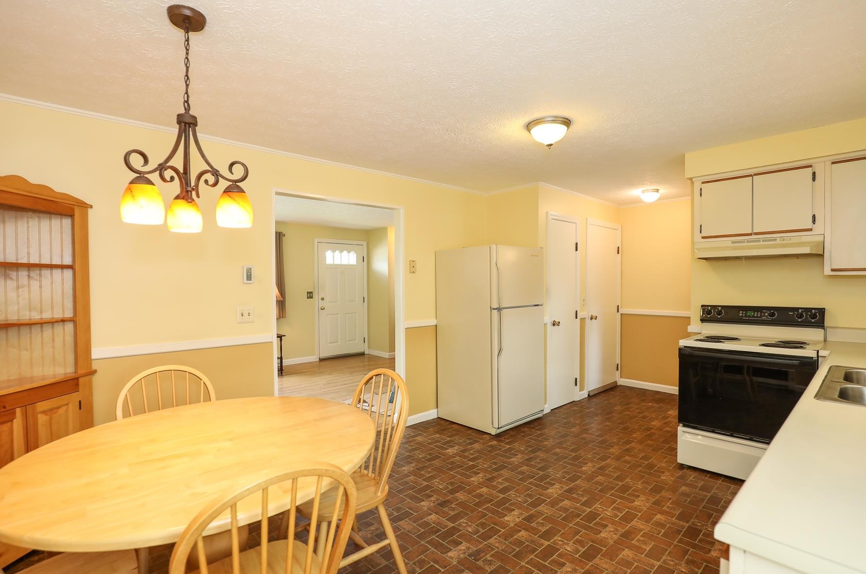 105 Baker St, Manchester, NH 03103-6475