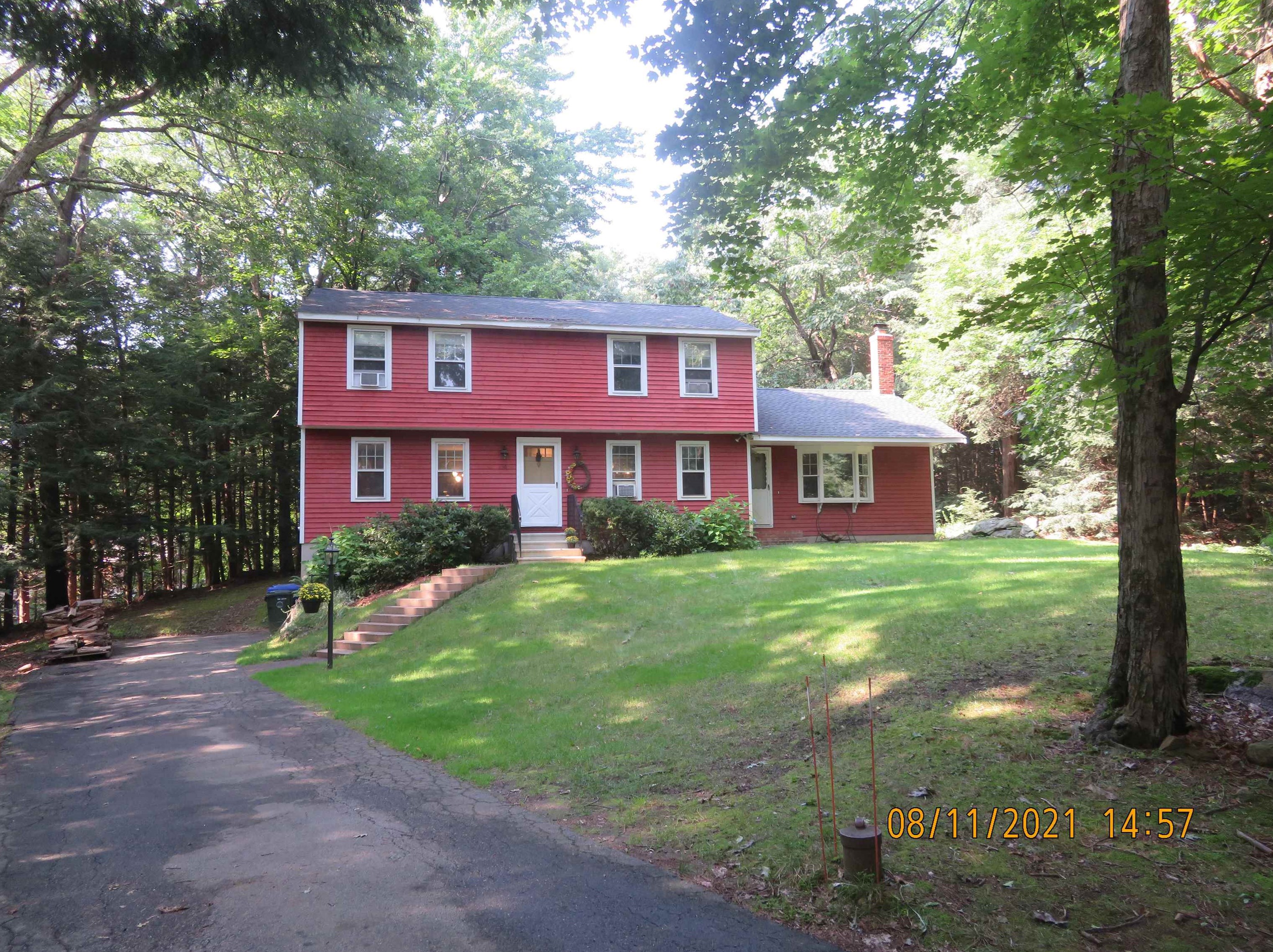 10 Victoria Dr, Londonderry, NH 03053