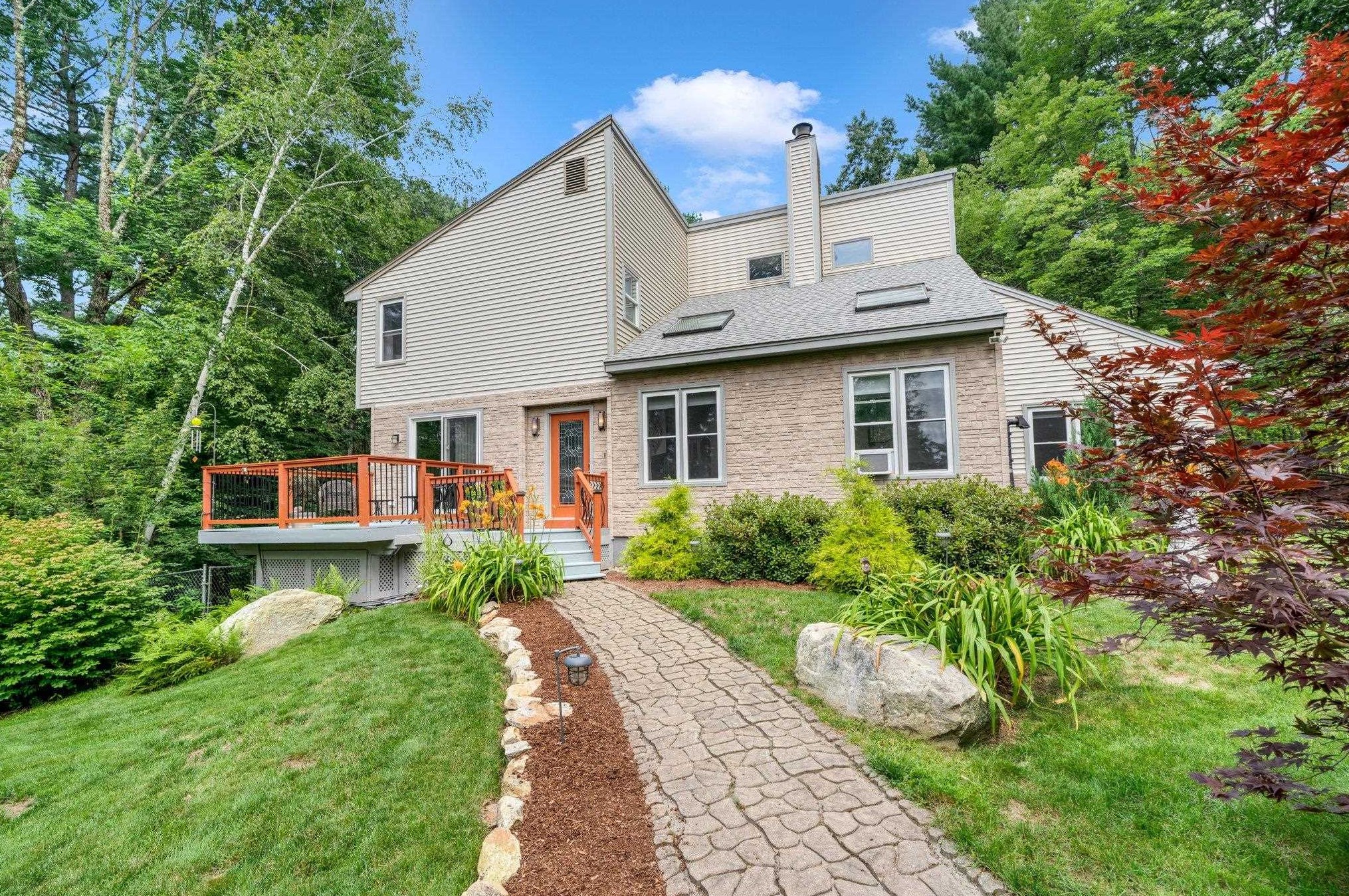29 Shasta Dr, Londonderry, NH 03053