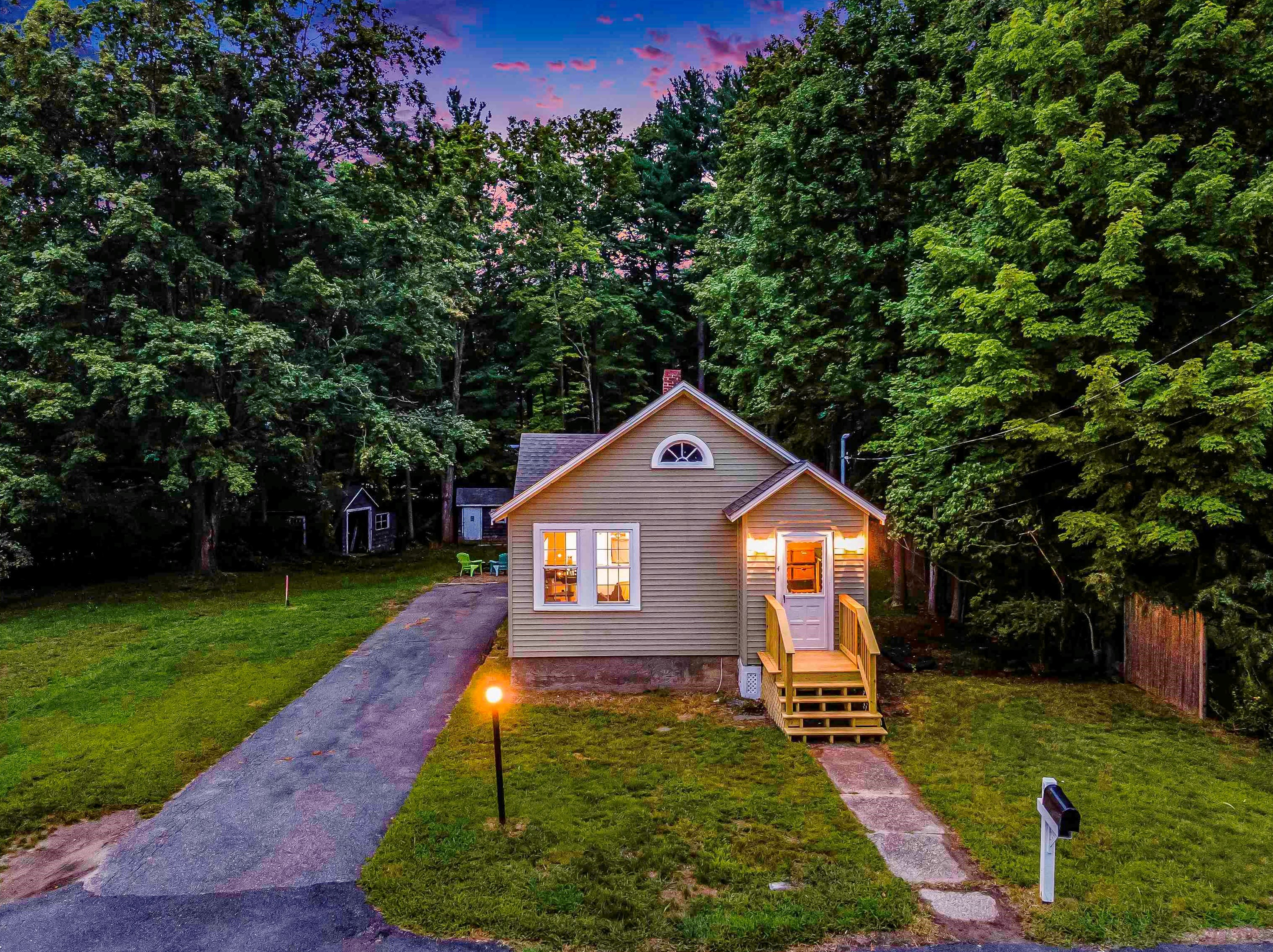 4 Palmer Ave, Plaistow, NH 03865