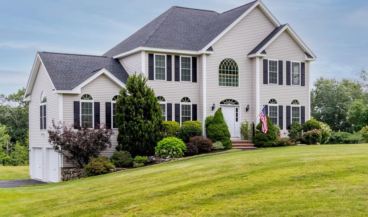 25 Collins, Pelham, NH 03076