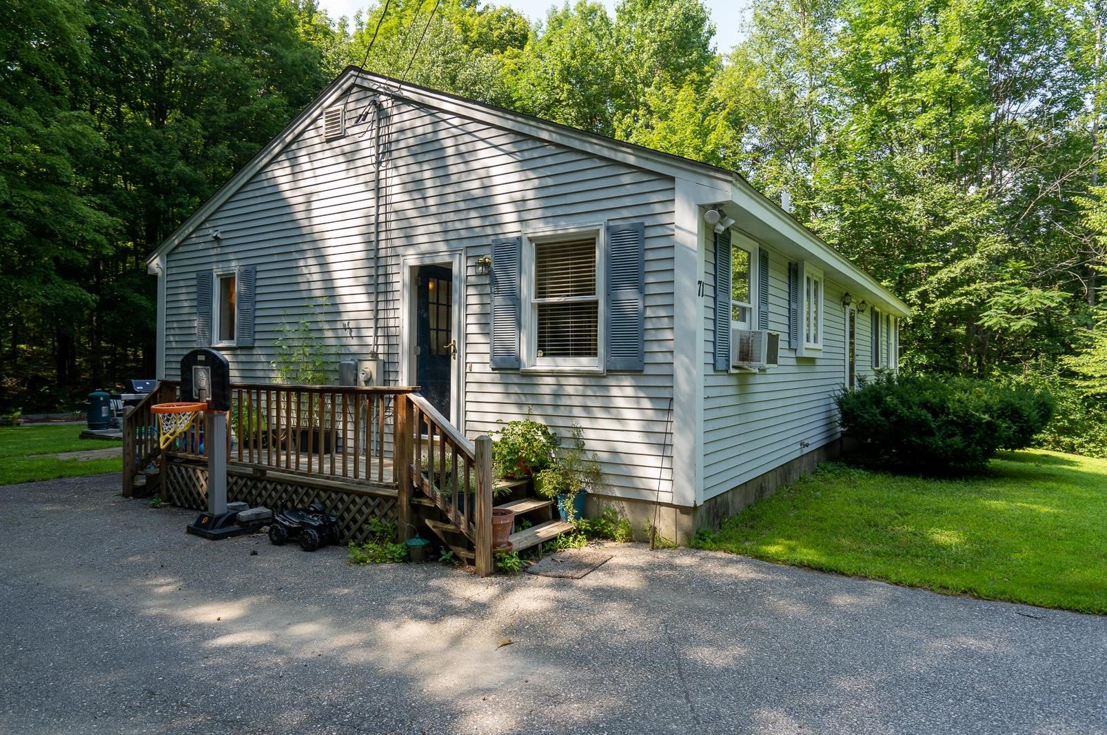 71 Peaslee Hill, Weare, NH 03281