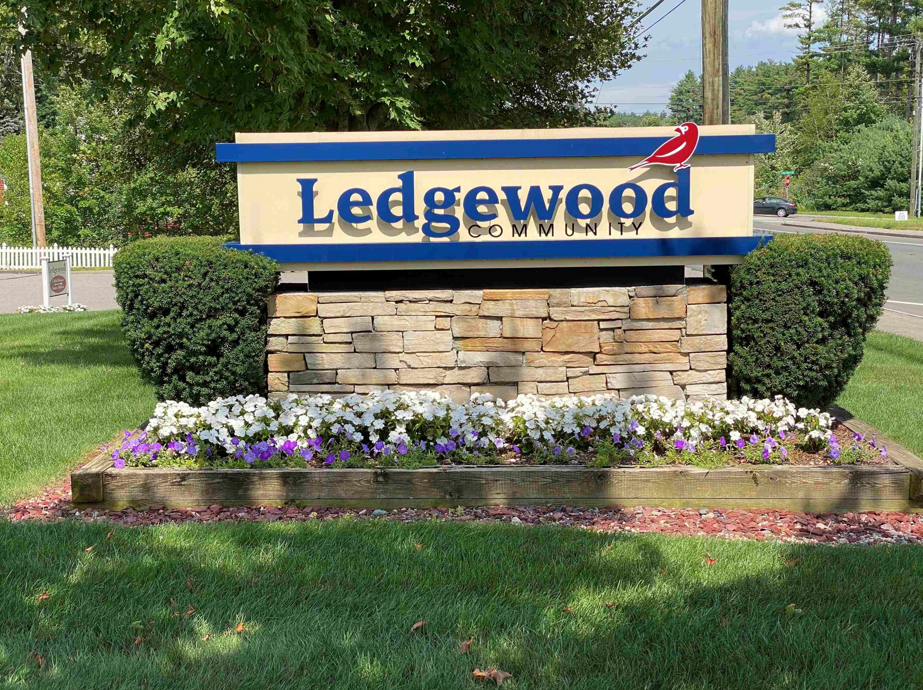 62 Victorian Way, Manchester NH  03104-5789 exterior