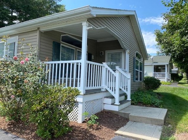 62 Victorian Way, Manchester NH  03104-5789 exterior