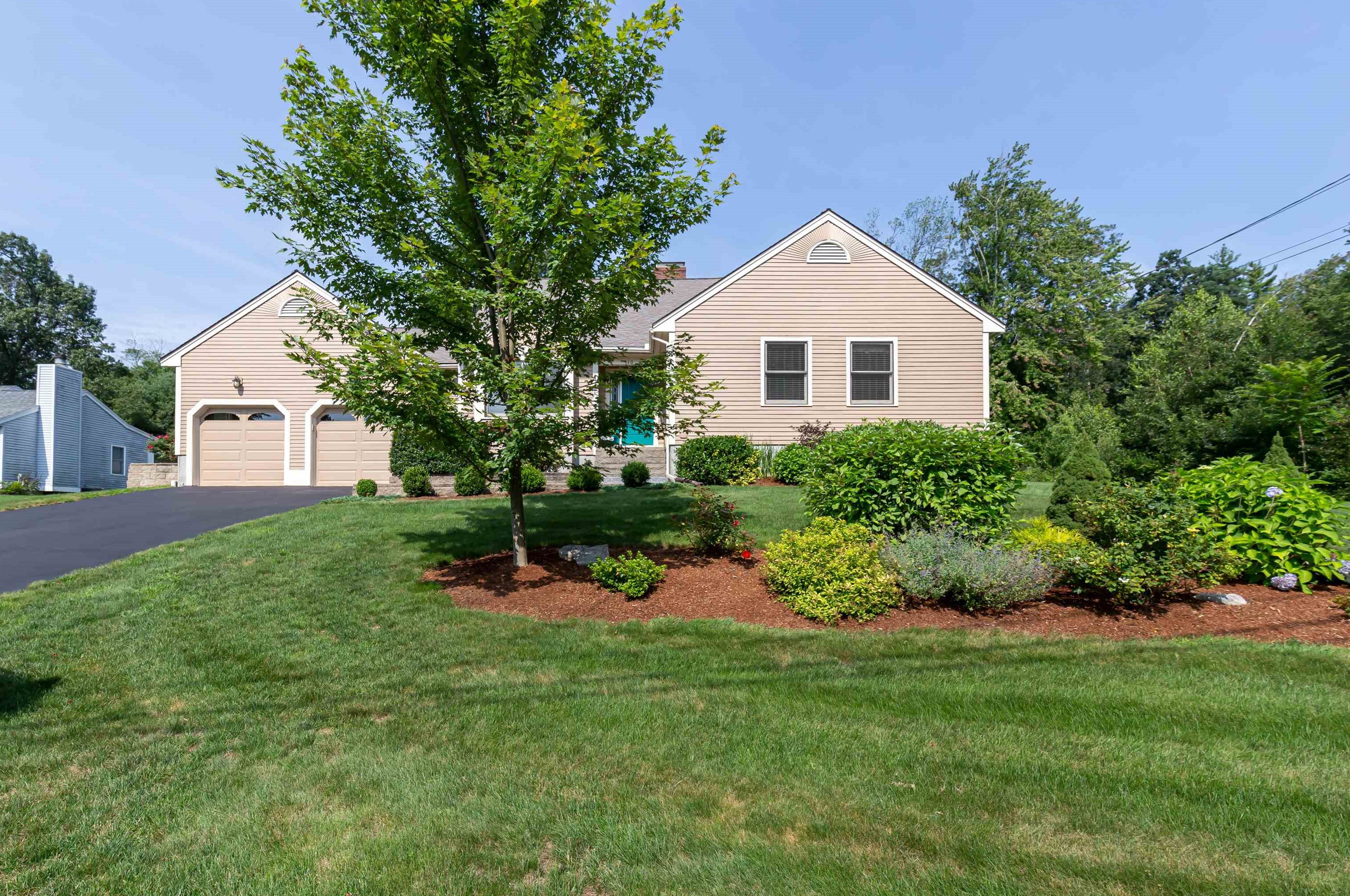 110 Pheasant Ln, Manchester, NH 03109-5927